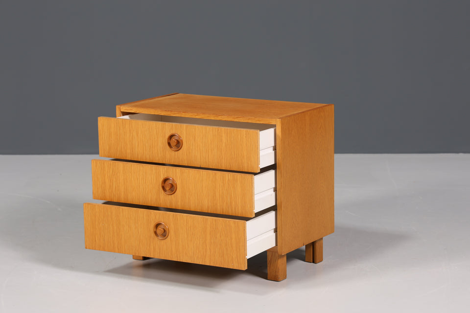 Schlichte Mid Century Kommode Retro Schränkchen