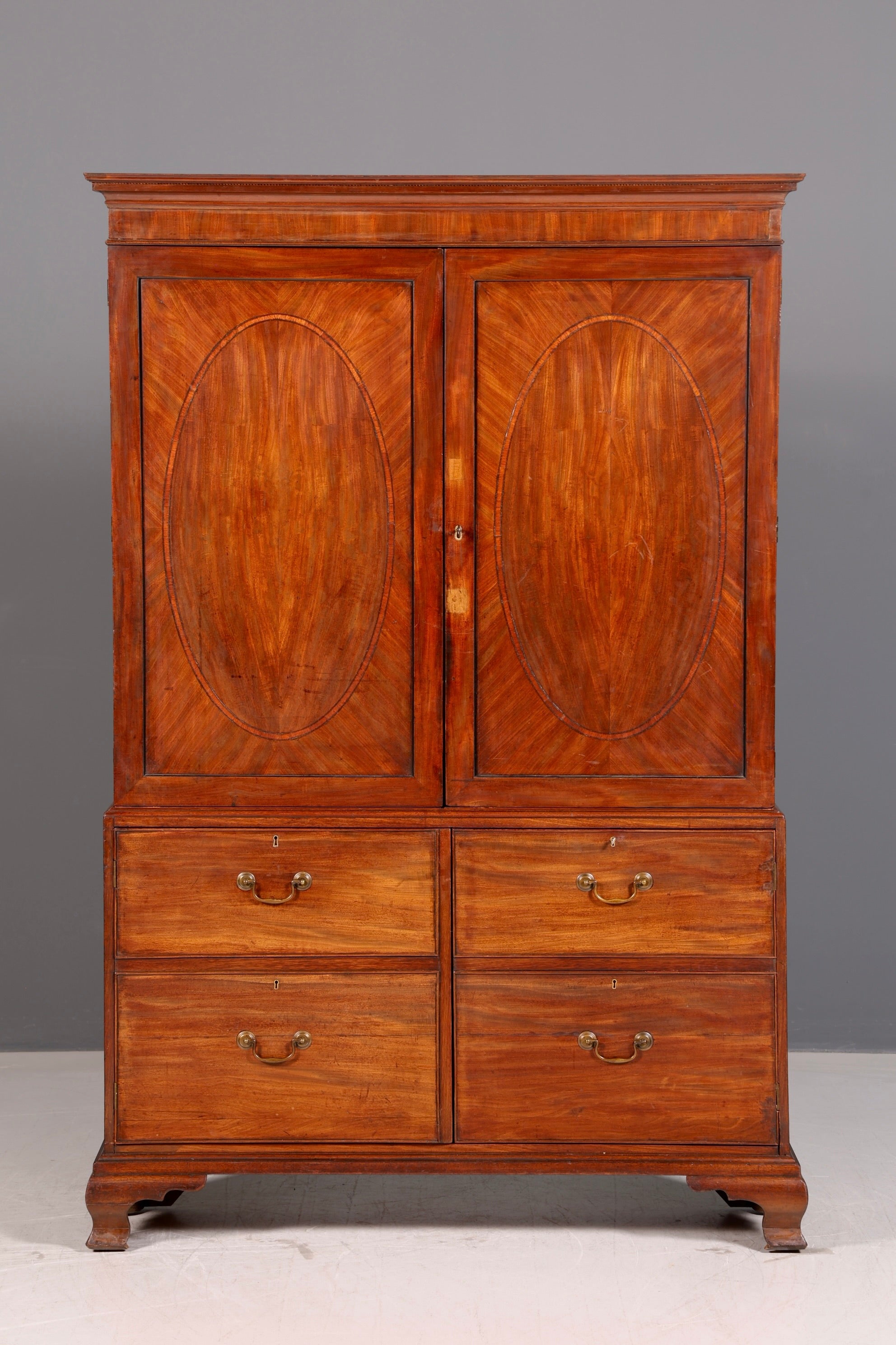 Beeindruckender Antiker Englischer Wäscheschrank Mahagoni Kleiderschrank um 1900 Dielenschrank Schrank