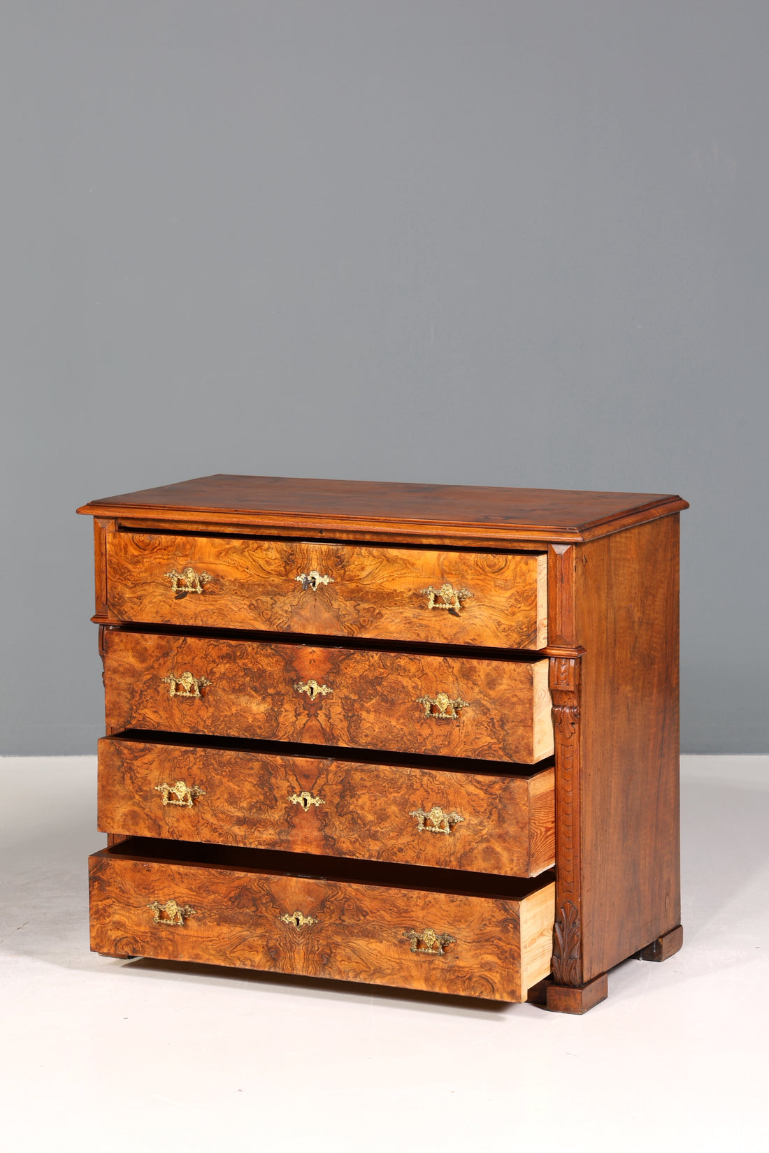 Traumhafte Gründerzeit Kommode Louis Philippe Nussbaum Sideboard um 1880 Antik Schubladenkommode