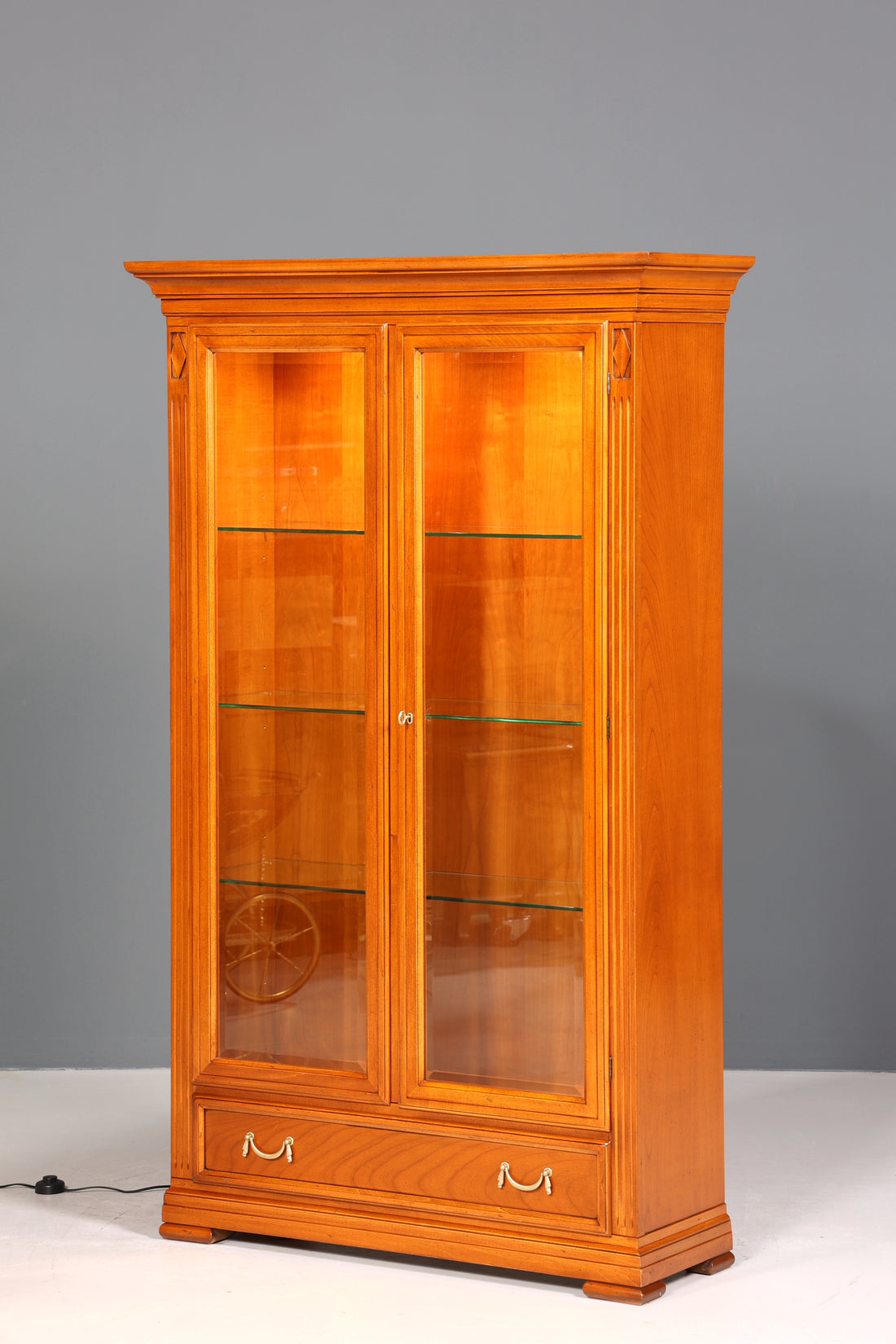 Traumhafte Original Selva Vitrine Antik Stil massiv Holz Buffet Villa Borghese Schrank Regal