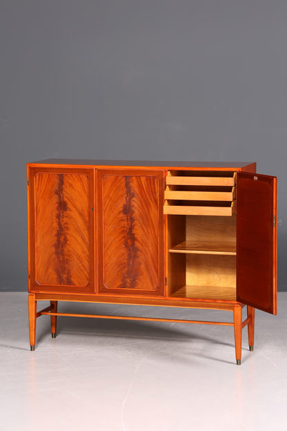 Wunderschöner Schrank im Gustavianischen Stil 60er Jahre Wäscheschrank Vertiko Mid Century Aktenschrank Kommode