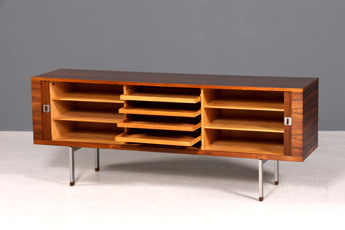 Beeindruckendes Original Hans J. Wegner für RY Møbler Modell RY 25 Sideboard Palisander Holz TV Kommode Vintage Schiebetür Schrank 1 von 2