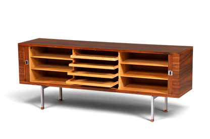 Beeindruckendes Original Hans J. Wegner für RY Møbler Modell RY 25 Sideboard Palisander Holz TV Kommode Vintage Schiebetür Schrank 2 von 2