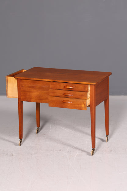 Wunderschöner Mid Century Beistelltisch Nähkasten Nähtisch Retro 60er Rolltisch Vintage Holz Skandinavisch