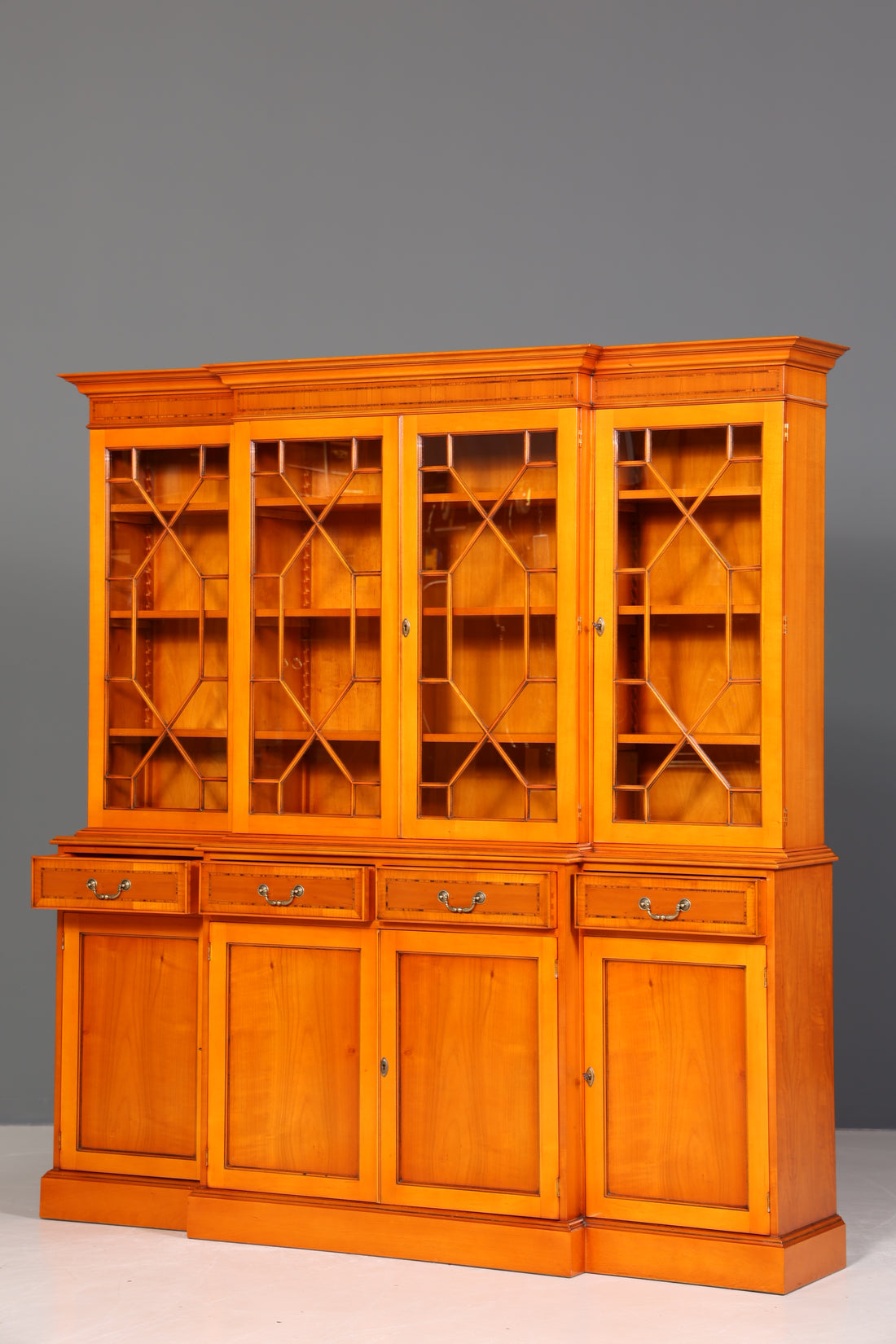 Stilvolle Englische Vitrine Bücherschrank Buffet Antik Stil Englisch Eibe Glasvitrine Bibliothek