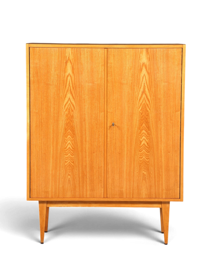 Hauptstadt Möblerei Hellerau Highboard Modell 602 aus hellem Echtholz im Mid Century Design von Franz Ehrlich
