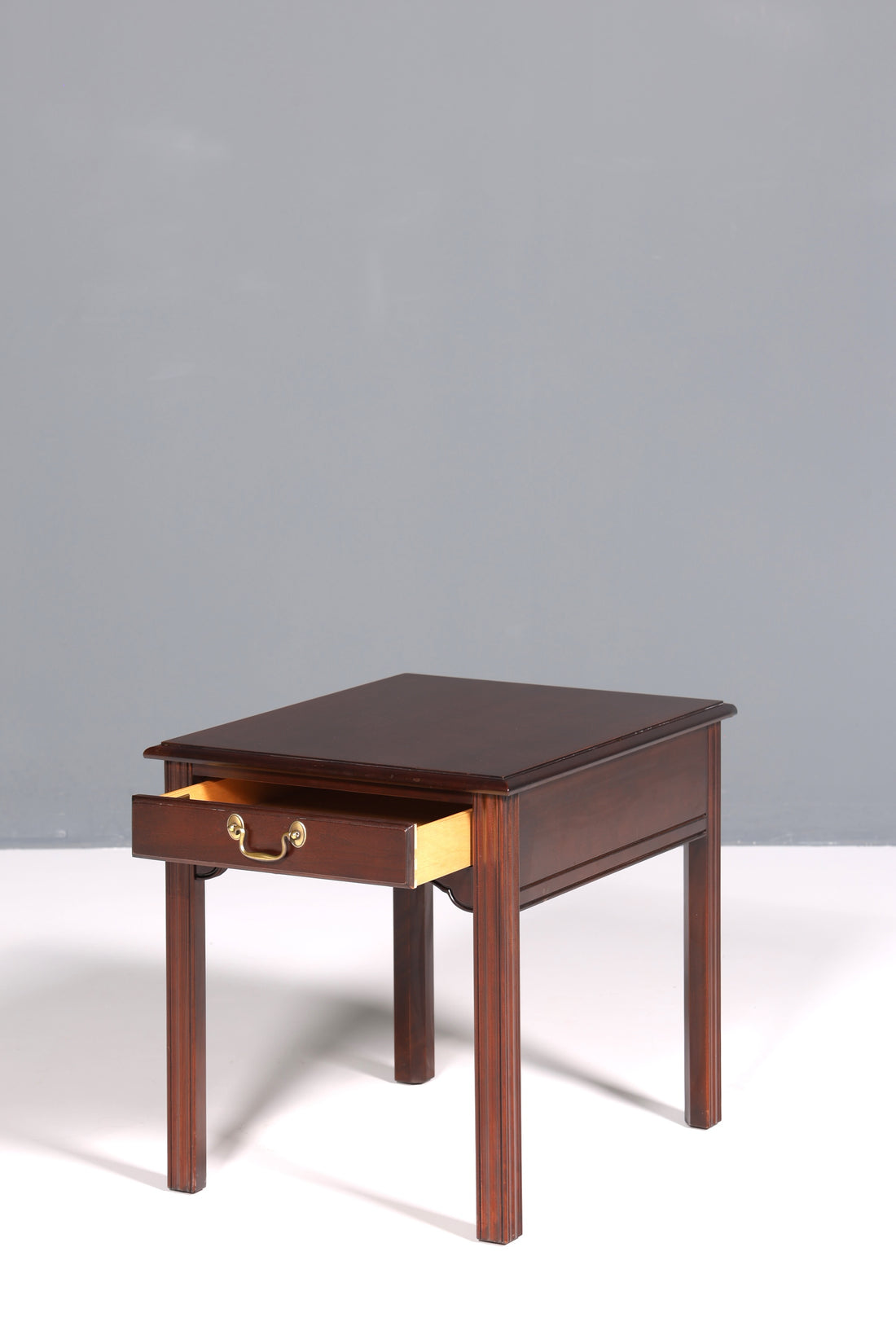 Wunderschöner Tisch der Marke Drexel Heritage Beistelltisch Antik 60s Ablagetisch 2 von 5