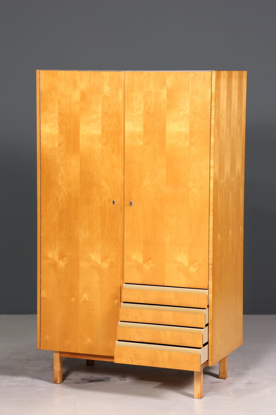 E833 Finish Traumhafter Mid Century Kleiderschrank Vintage Schrank Retro Wäscheschrank