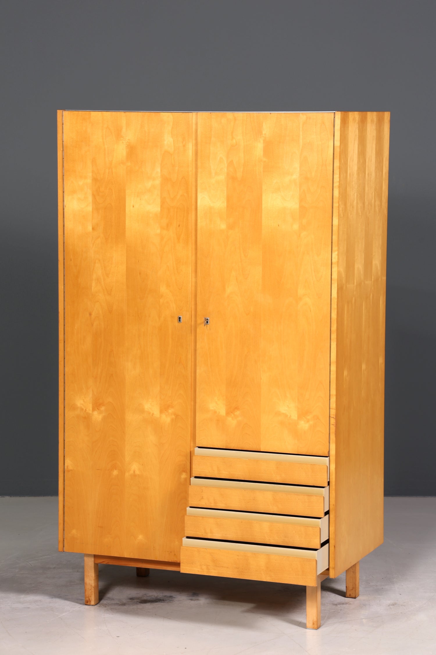 E833 Finish Traumhafter Mid Century Kleiderschrank Vintage Schrank Retro Wäscheschrank