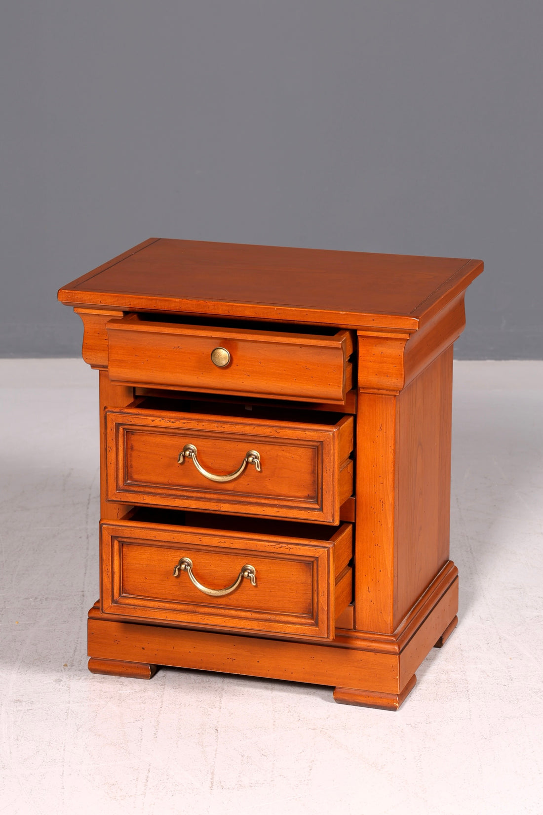 Beautiful Original Selva Dresser Antique Style Drawer Dresser Nightstand Bedside Table Solid Wood Vintage Sideboard