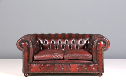 Stilvolles Original Chesterfield Sofa 2-Sitzer Couch England Oxblood Polstersofa