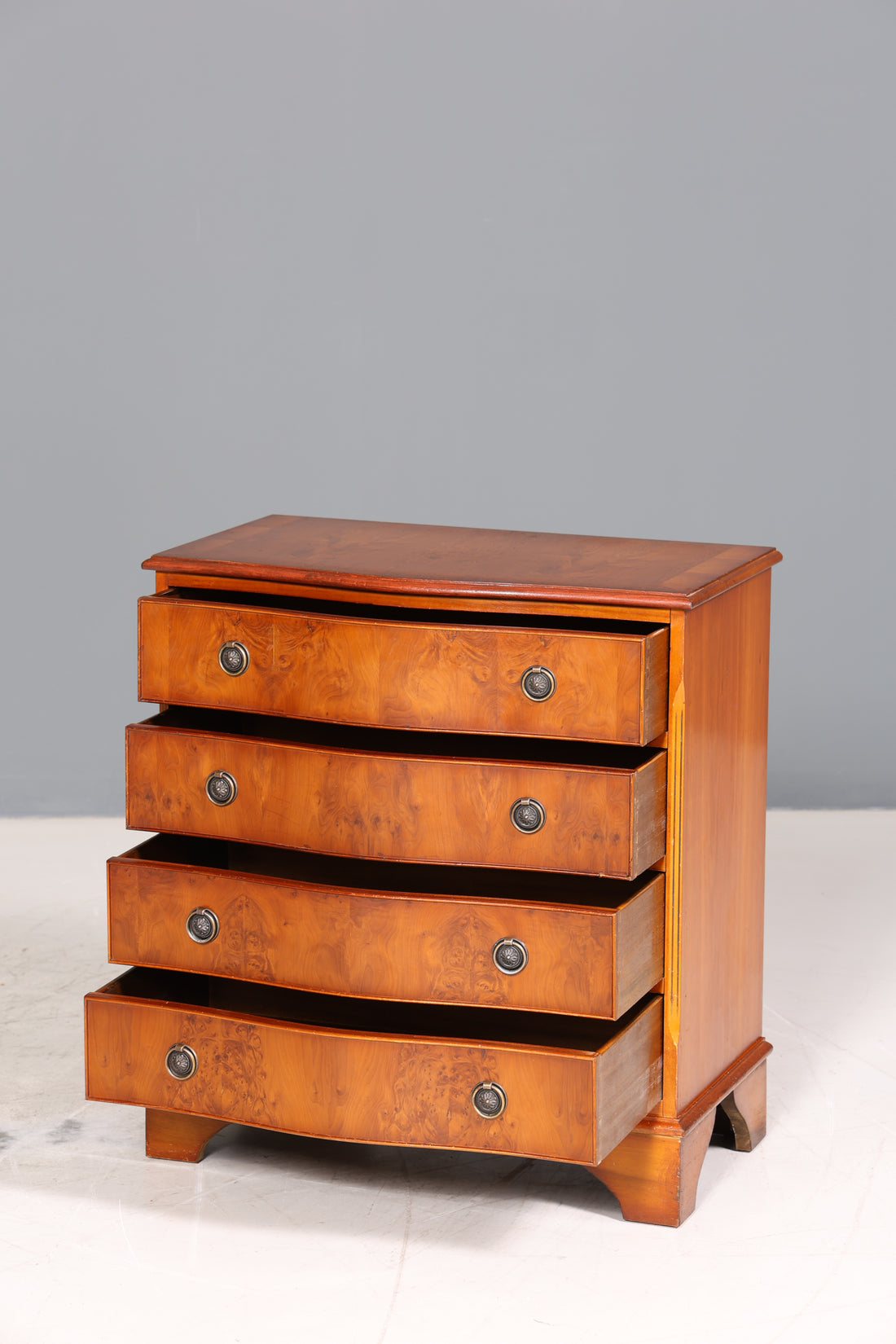 Wunderschöne Englische Kommode Eibe Sideboard Schubladenkommode