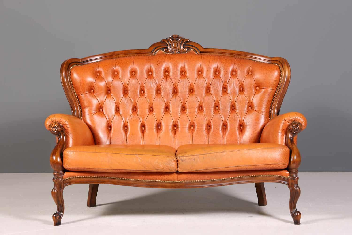 Königliches Barock Sofa 2-Sitzer echt Leder Rokoko Canapé Luxus Chesterfield Couch