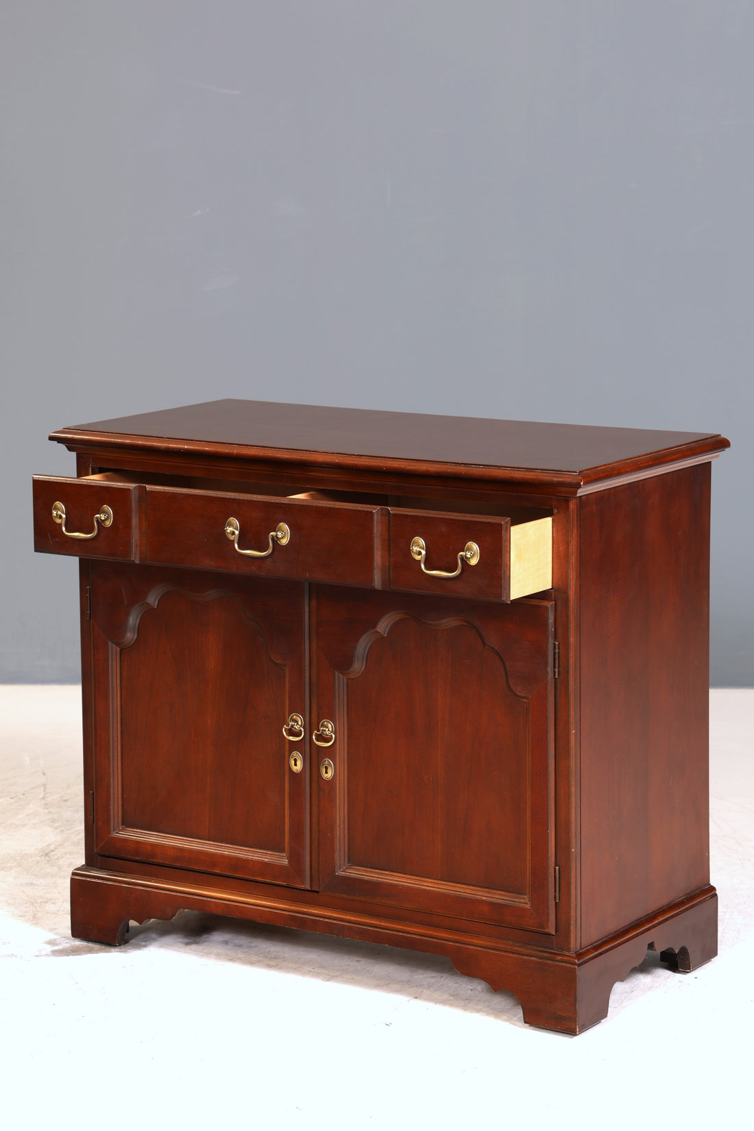 Wunderschönes Sideboard der Marke Drexel Heritage Antik Stil Schrank Kommode USA Anrichte