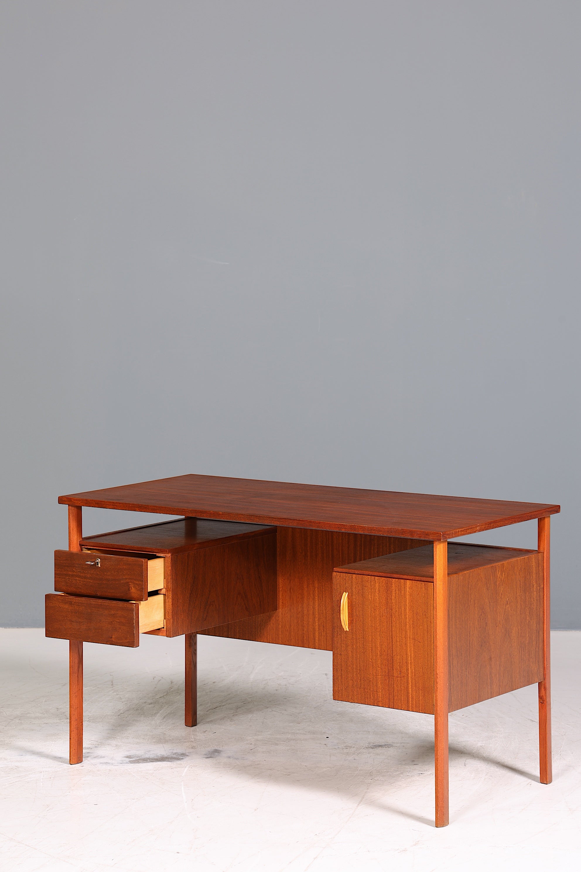 Wunderschöner Mid Century Schreibtisch Danish Design Teak Holz Bürotisch Office Table