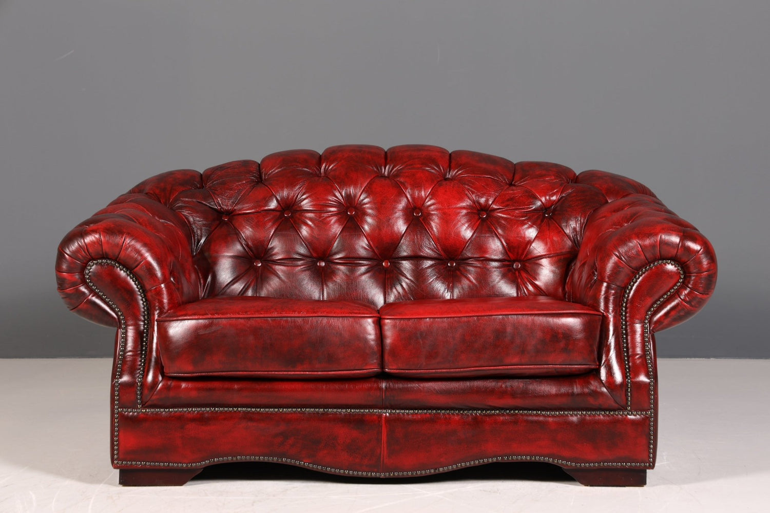 Wunderschöne Original Chesterfield 2-Sitzer Couch Englisches echt Leder Oxblood Sofa UK
