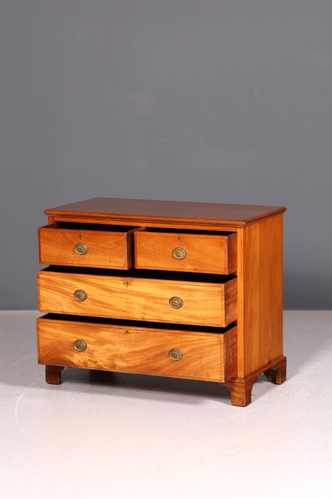 Noble English Chest of Drawers Antique Solid Real Wood Sideboard Vintage Drawers  