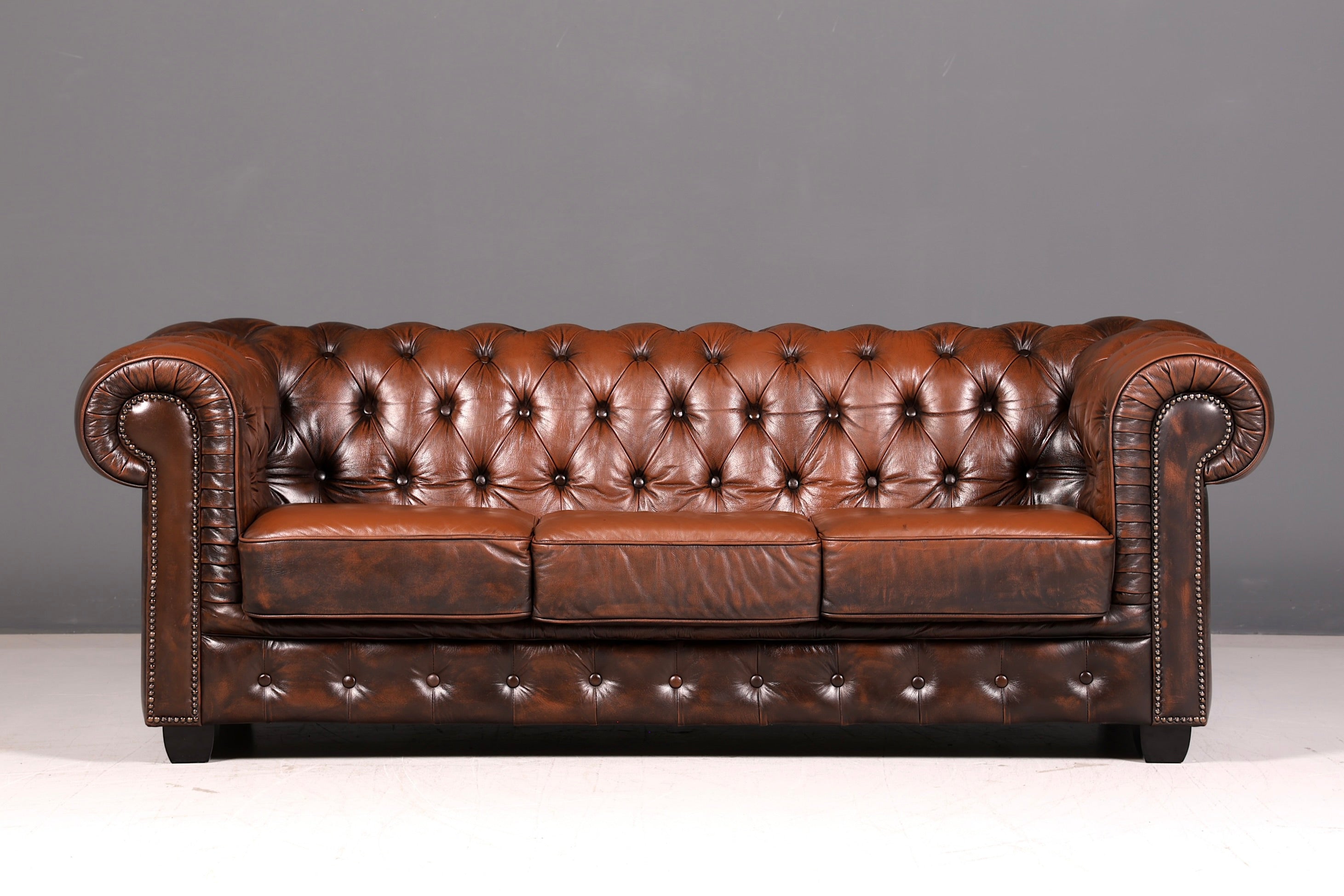 Wunderschönes Original Chesterfield 3-Sitzer Sofa Echt Leder Englische Couch England Polstersofa Antik Vintage Ledersofa