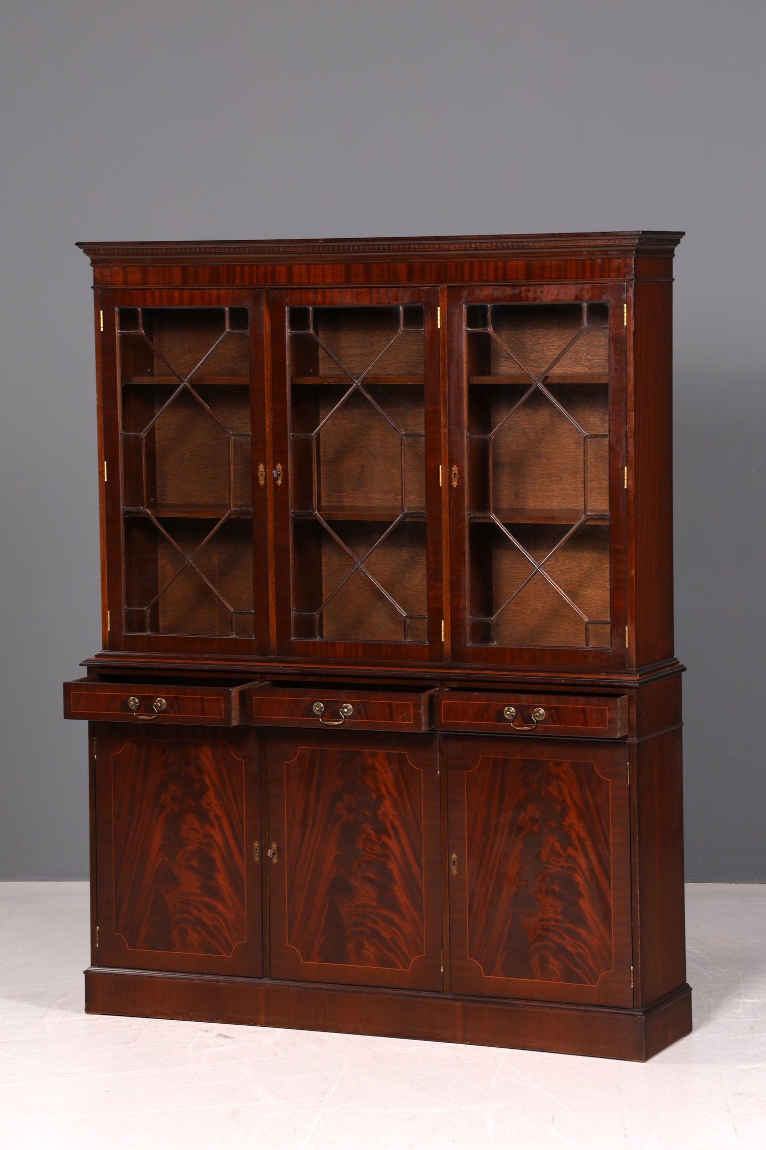 Wunderschöne Englische Vitrine Mahagoni Bibliothek Bücherschrank Buffet Schrank 60er Glasvitrine Vintage