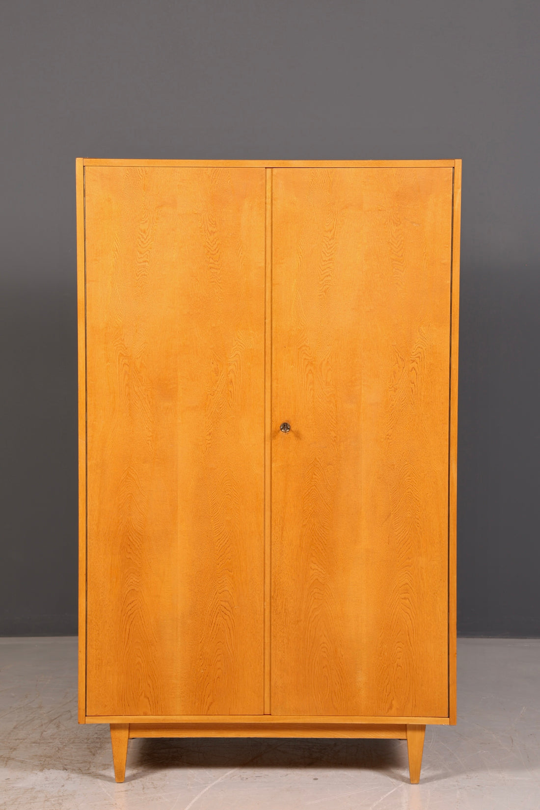 Traumhafter Original Hellerau Kleiderschrank Mid Century Vintage Schrank Retro Wäscheschrank Dielenschrank