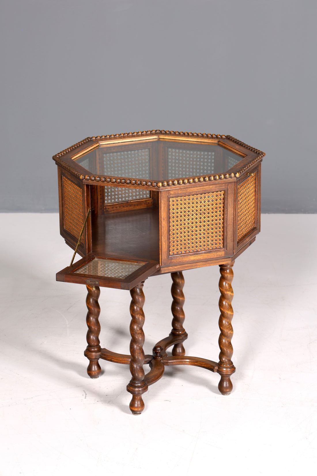 Wunderschöner Gründerzeit Barschrank echt Holz Teeschrank Korbgeflecht Schrank Ablage