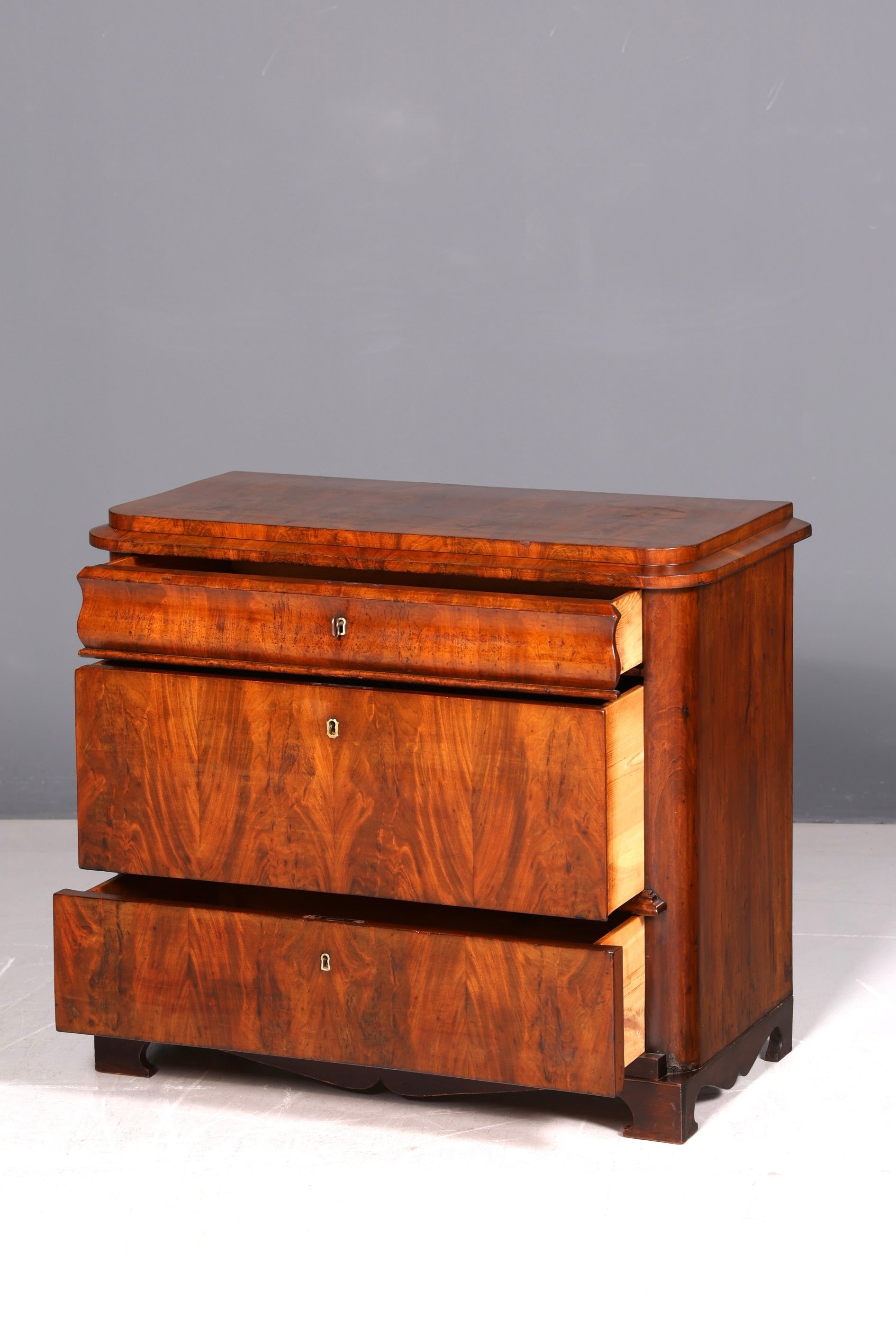 Edle Louis Philippe Kommode Nussbaum Gründerzeit Schubladenkommode Antik um 1890 Französisch