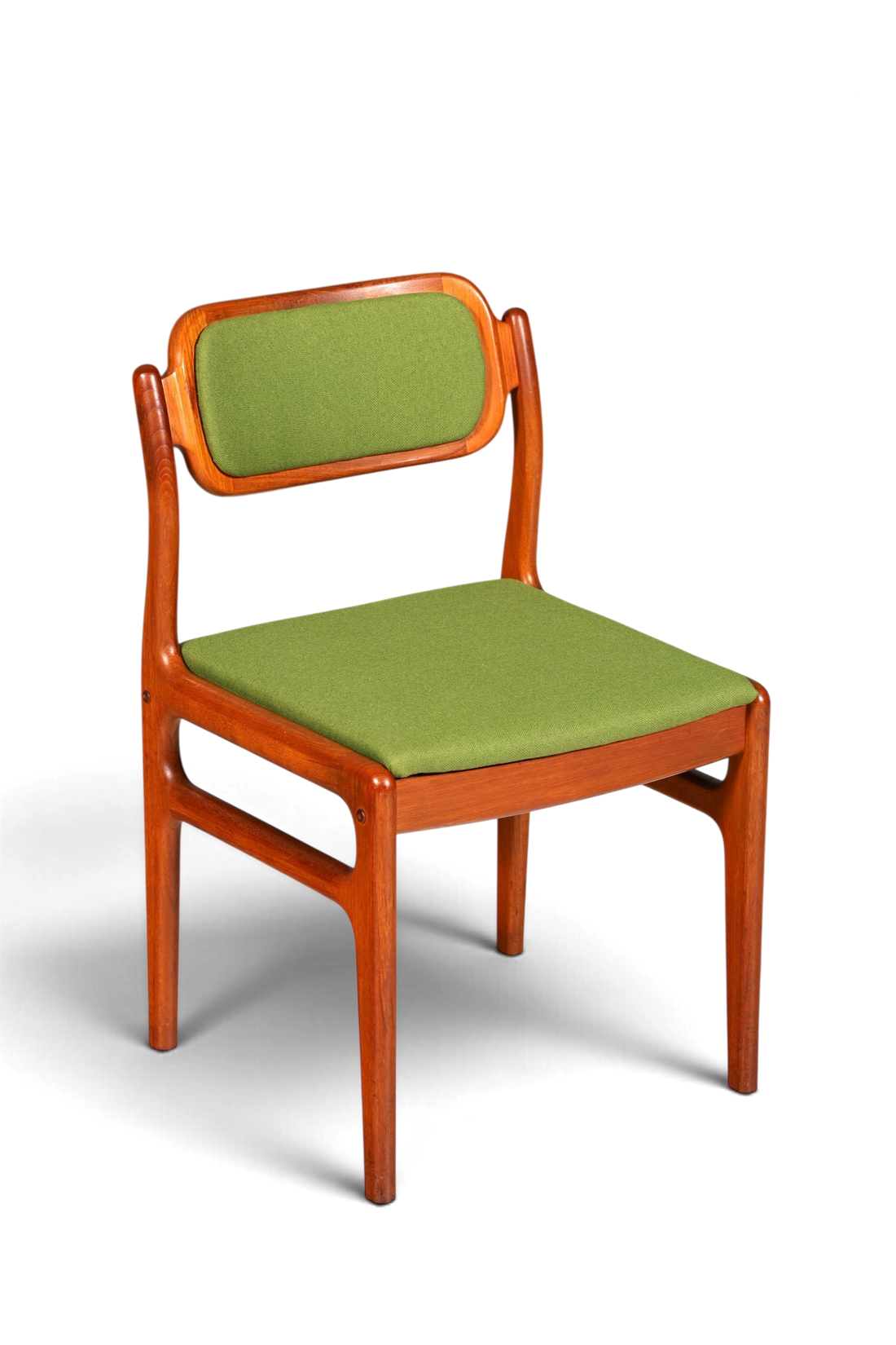 Hauptstadt Möblerei Mid Century Stuhl von Johannes Andersen aus Teakholz mit grünem Stoffbezug im Danish Design