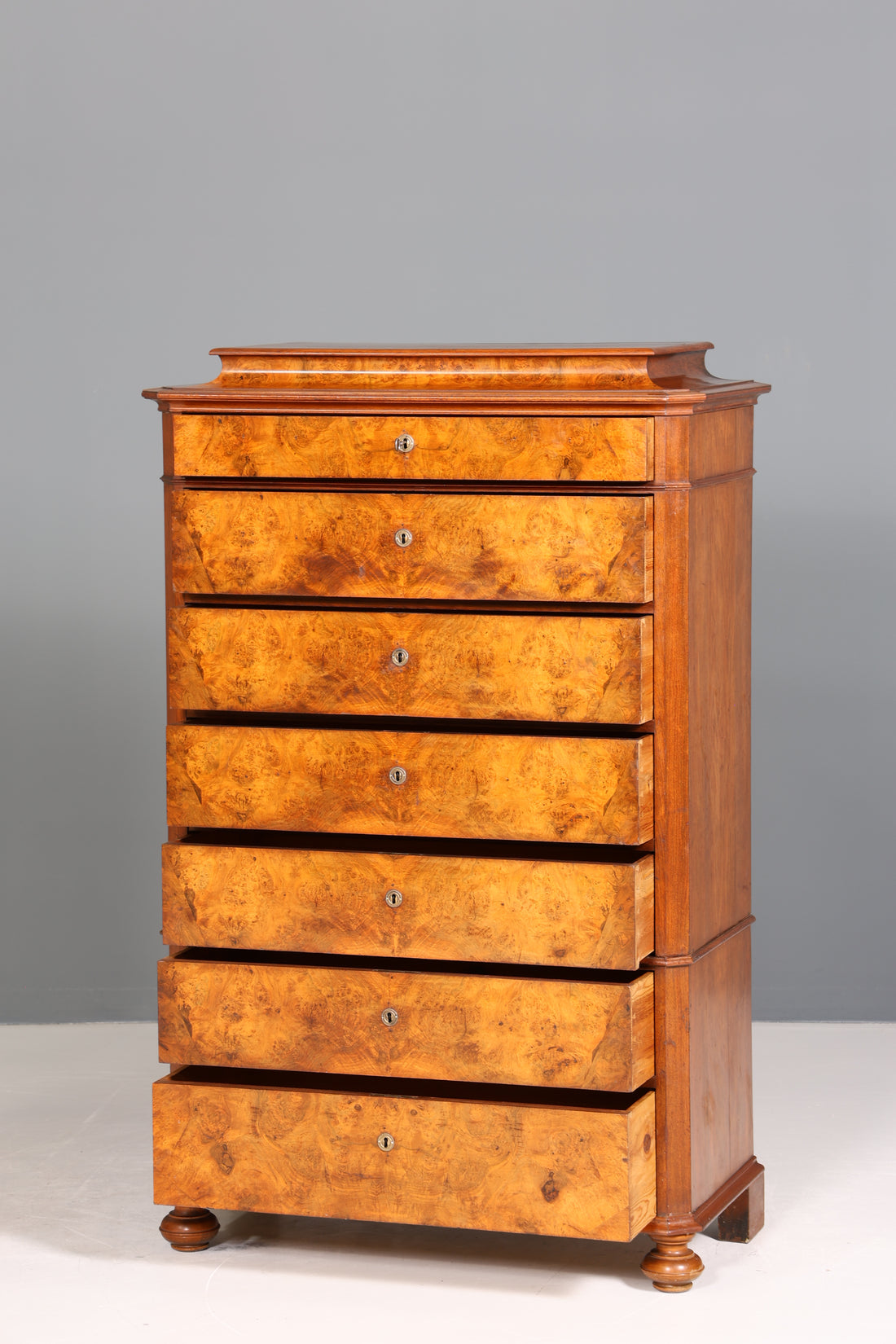 Traumhafter Louis Philippe Chiffoniere um 1880 Gründerzeit Nussbaum Vertiko Schrank Semainier