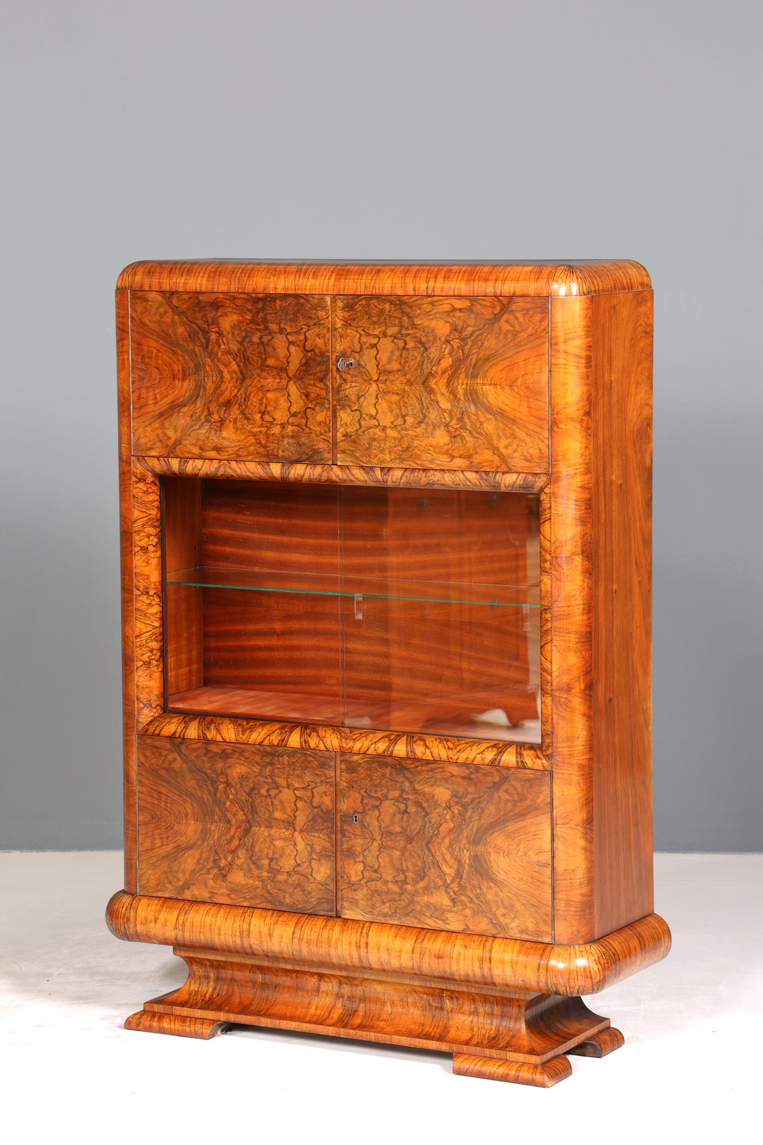 Sehr seltene Original Art Deco Vitrine Nussbaum Vitrine massiv Holz Antik Schrank