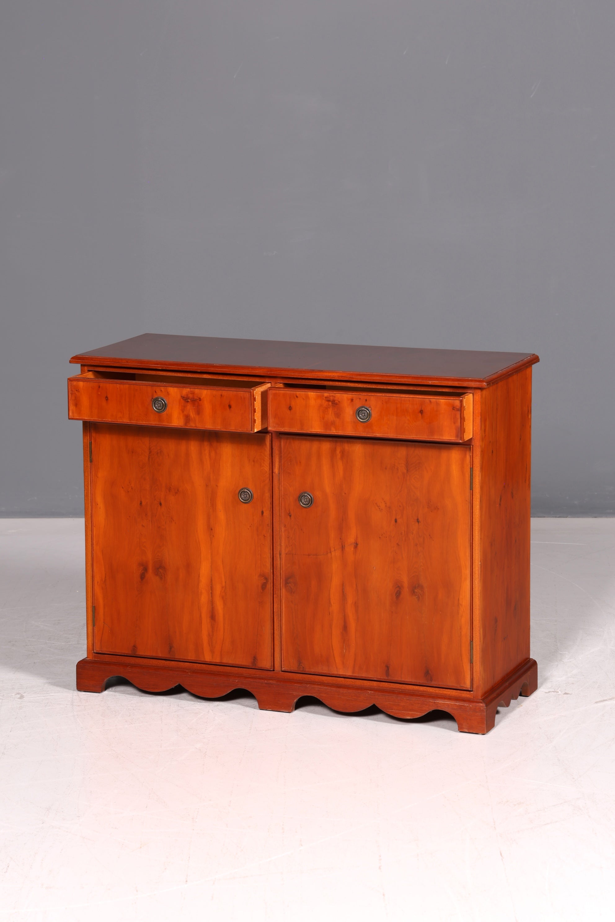 Wunderschöner Englischer Schrank Kommode Eibe Anrichte Buffet Sideboard Vintage