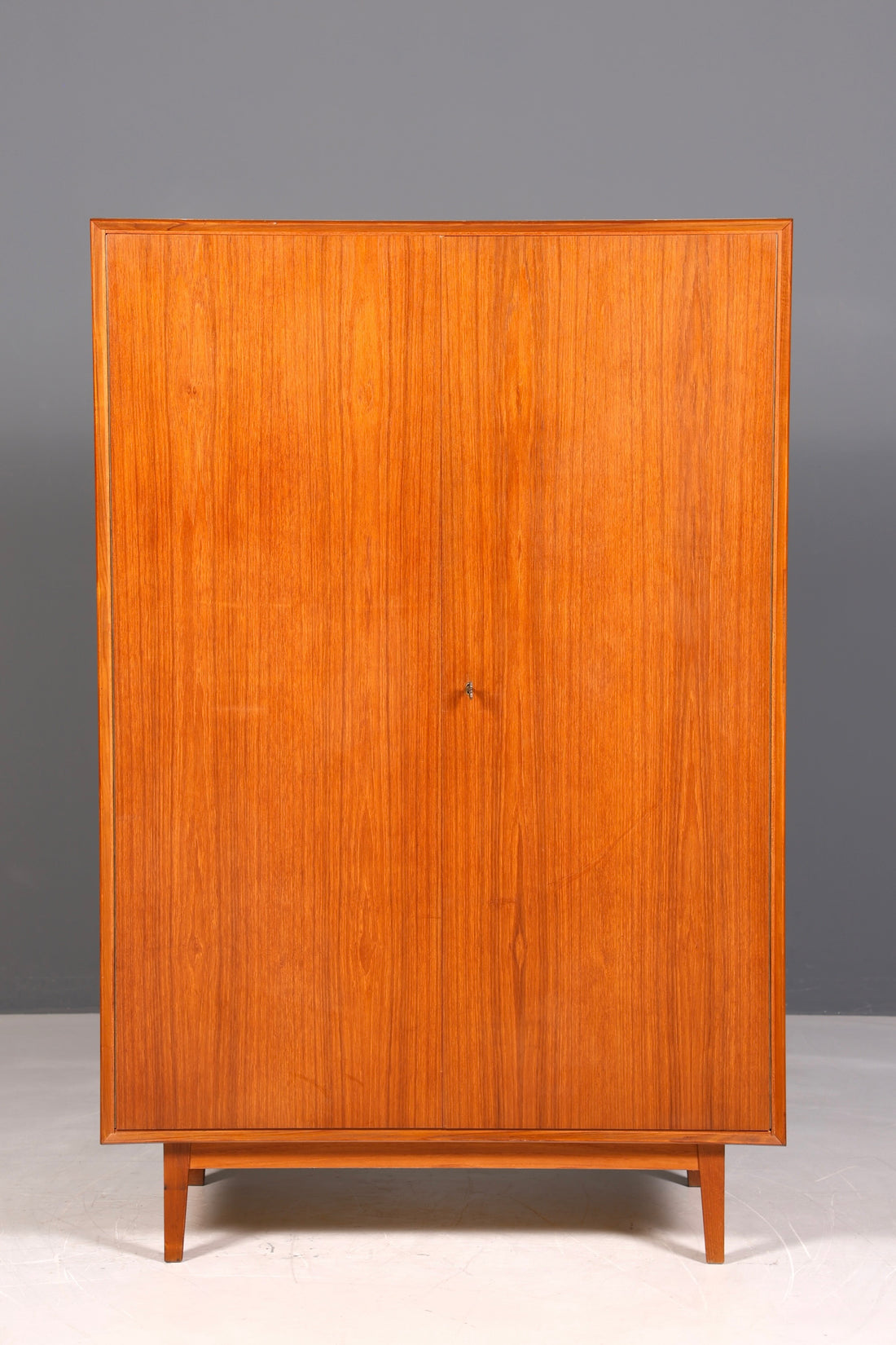 Traumhafter Mid Century Kleiderschrank Danish Design Teak Holz Vintage Schrank Retro Wäscheschrank