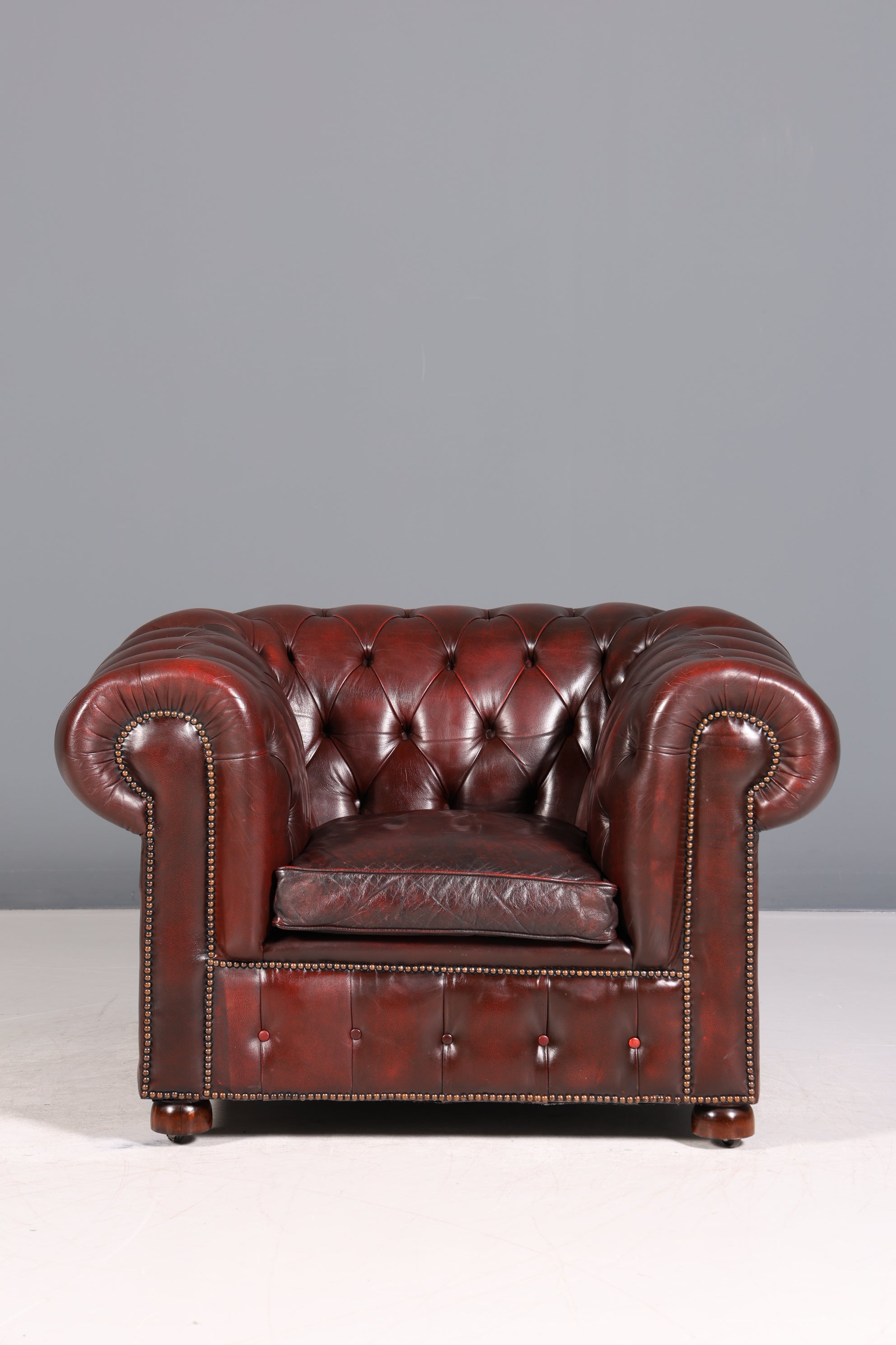 Stilvoller Original Chesterfield Sessel Englisch Oxblood Leder Armlehnsessel Herrensessel