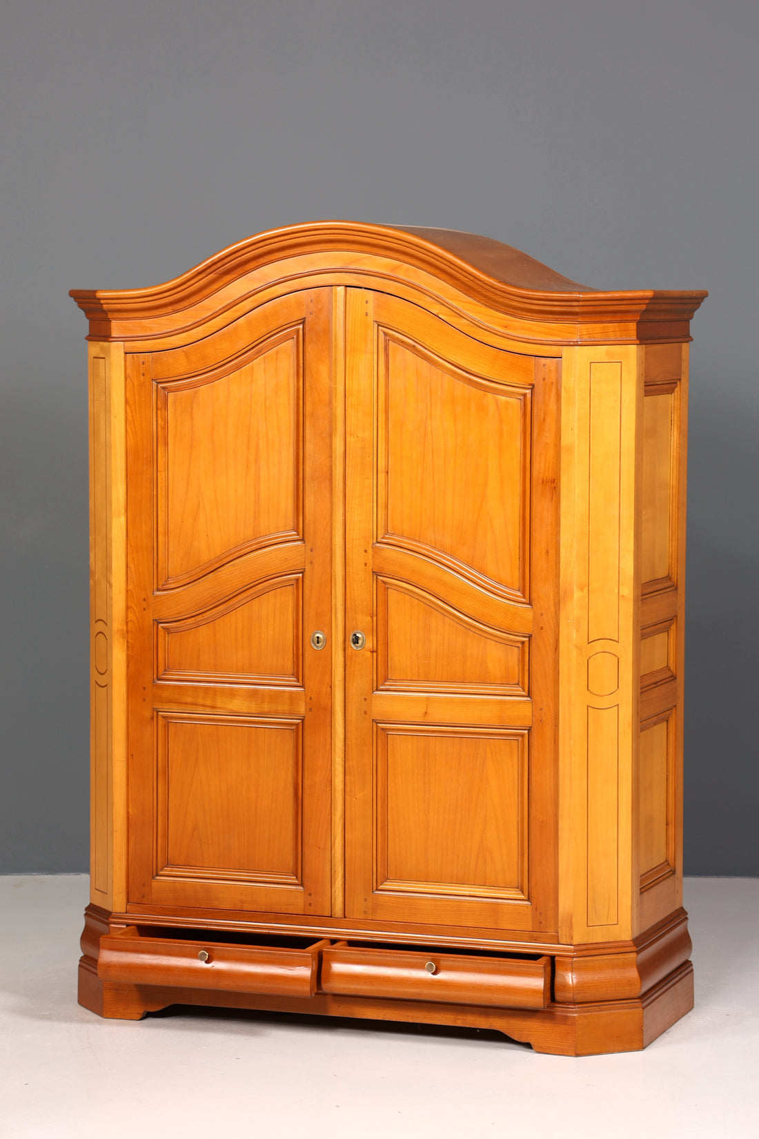 Stilvoller Französischer Schrank Grange Antik Stil Kleiderschrank Kirschbaum Dielenschrank 60s Wäscheschrank