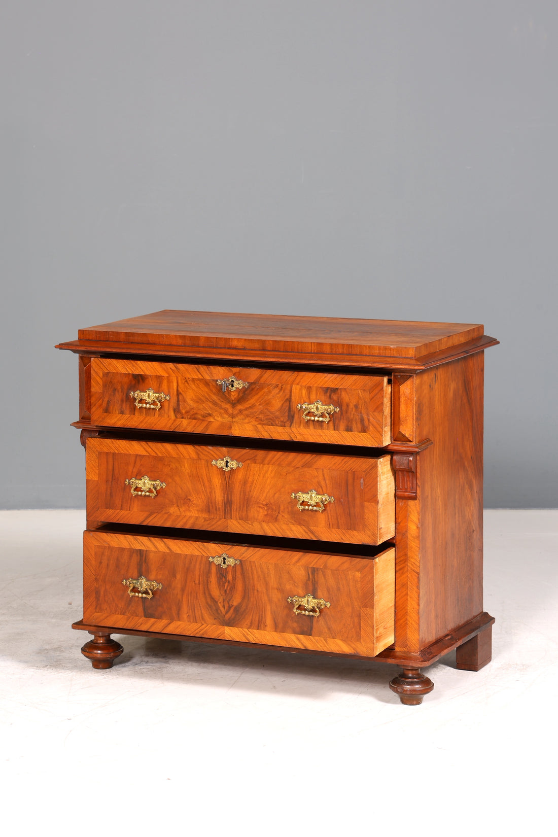 Stilvolle Gründerzeit Kommode Jugendstil Antik Sideboard Schubladenkommode Wäschekommode