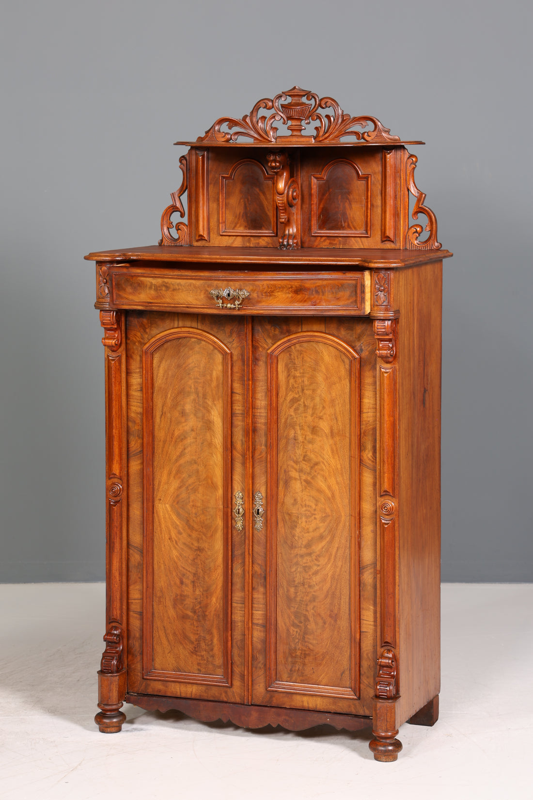 Traumhafter Louis Philippe Schrank um 1880 Gründerzeit Vertiko Aufsatz Schrank