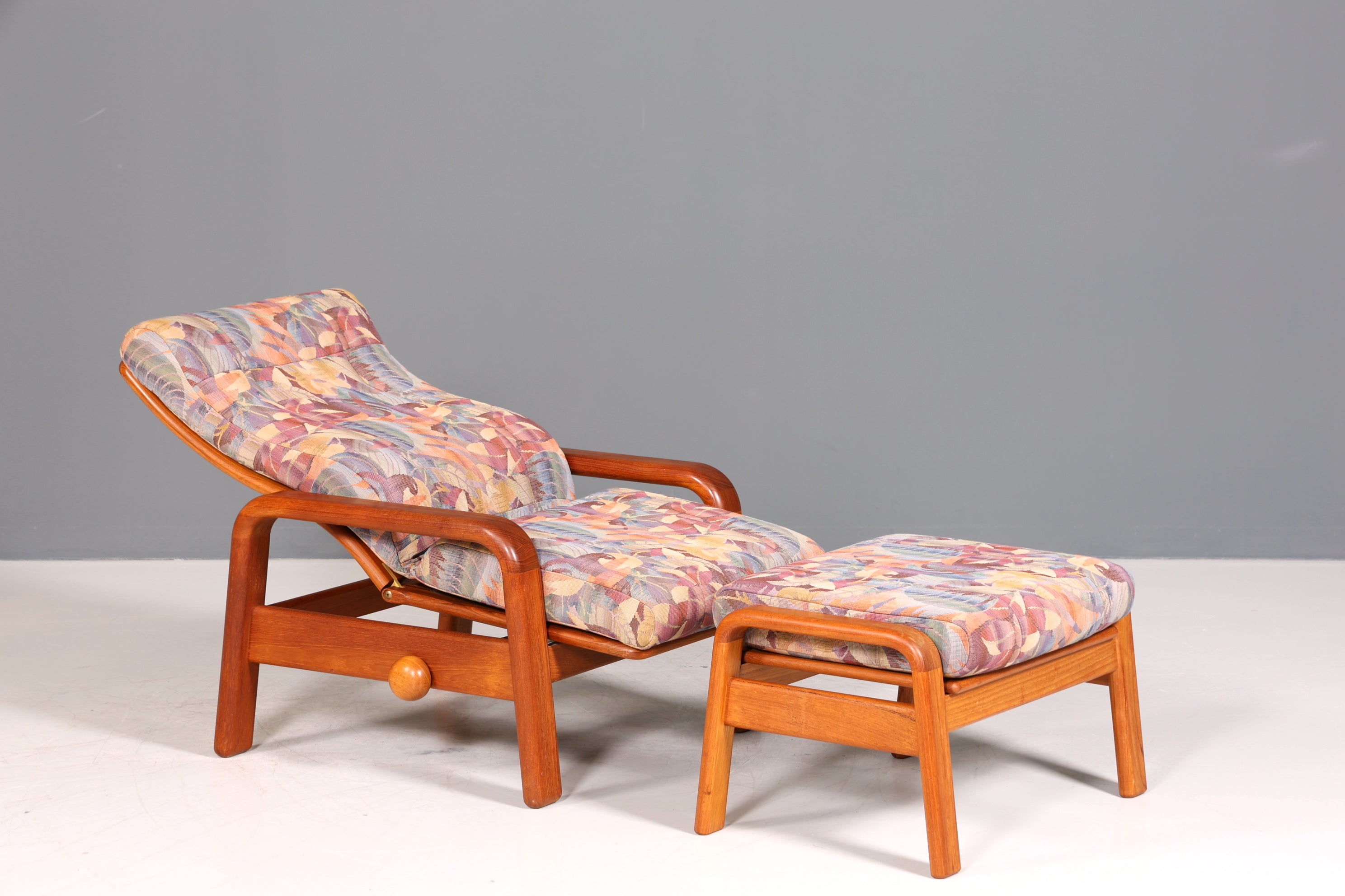 Stilvoller Mid Century Armlehnsessel mit Hocker HS Design Sessel Liegefunktion Teak Holz Lounge Sessel