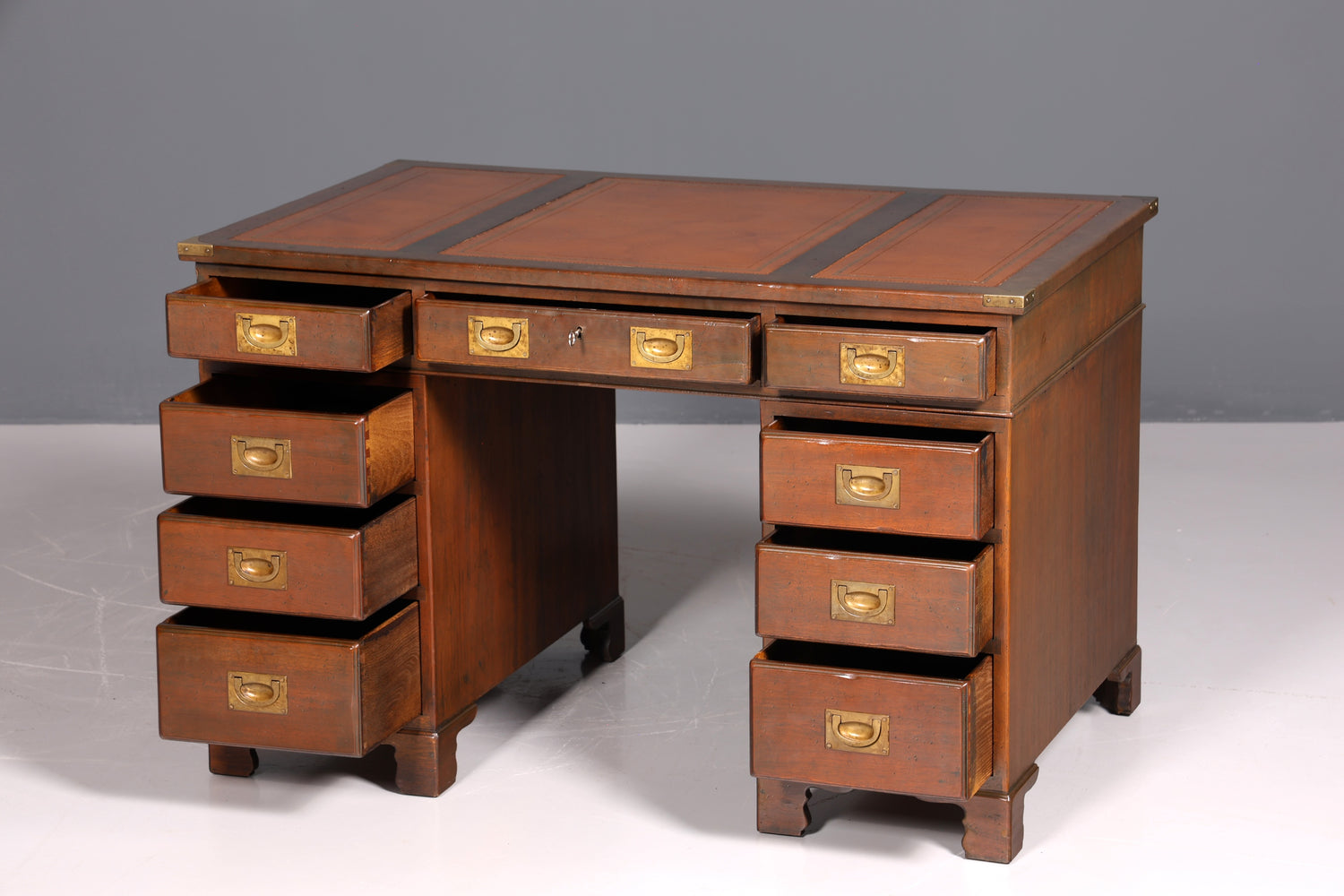 Traumhafter Maritimer Schreibtisch Englischer Military Desk Bürotisch Office Table mit echt Lederauflage