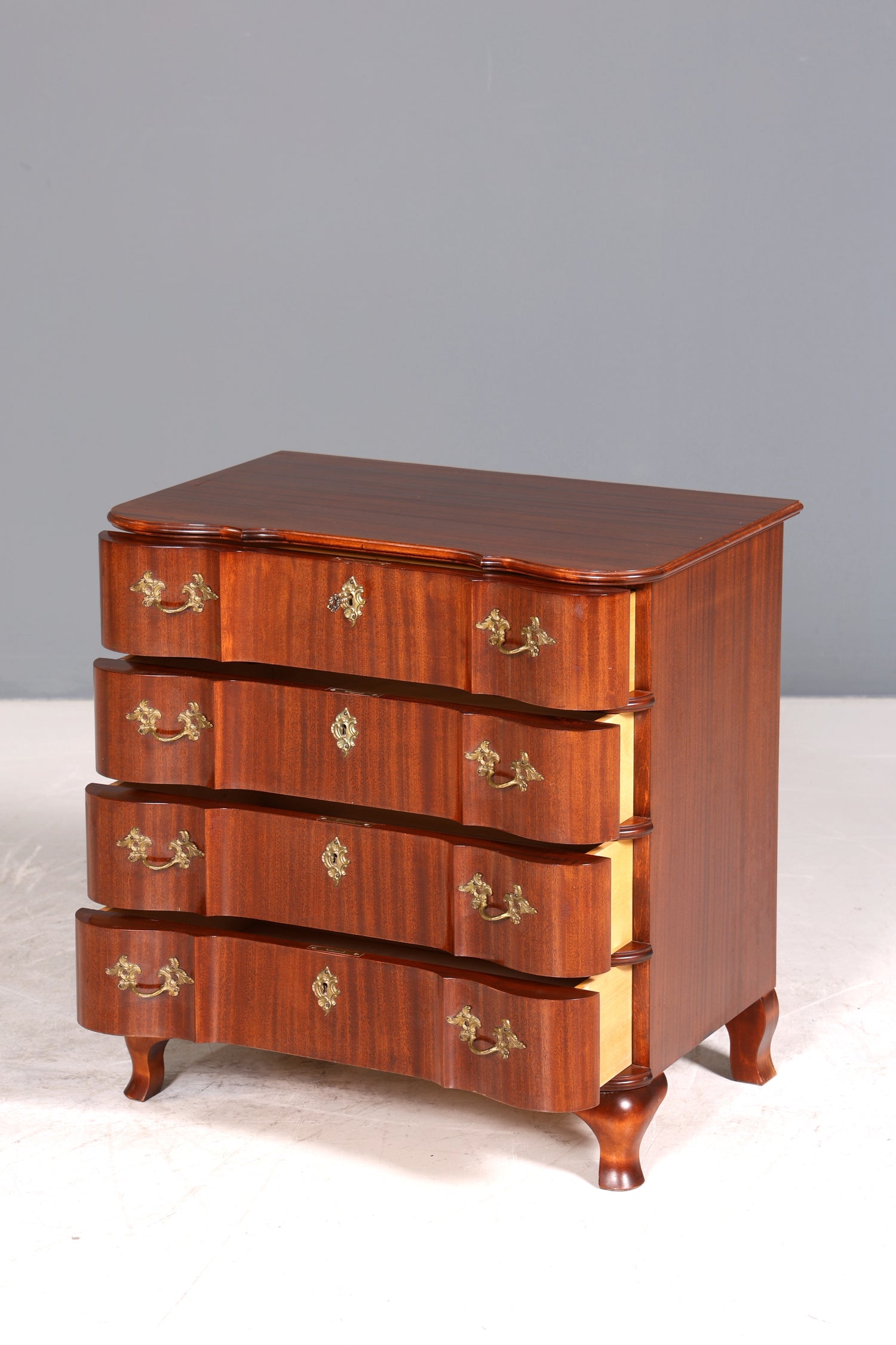 Wunderschöne geschwungene Kommode im Barock Stil Sideboard Englisch Schubladenkommode