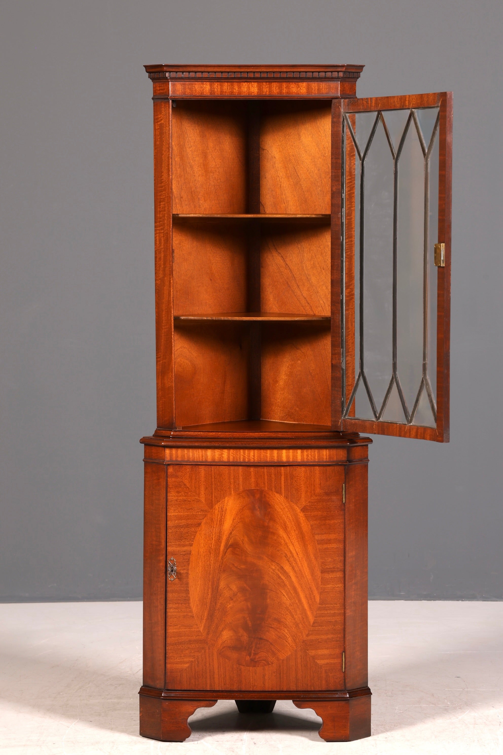 G248 Finish Wunderschöne Englische Eckvitrine Mahagoni Antik 60s echt Holz Schrank Eckschrank Glasvitrine (Kopie)