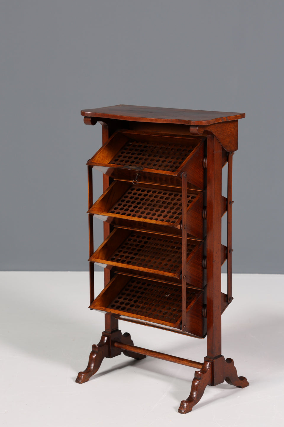 Ungewöhnlicher Biedermeier Nähschrank Antik Mahagoni Nähkästchen