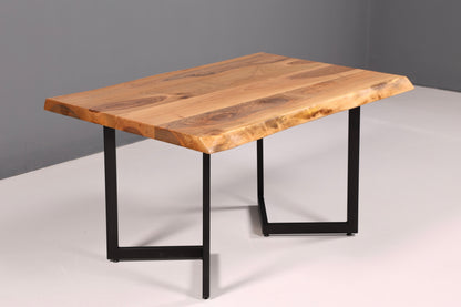 Traumhafter Nussbaum Tisch 140cm-100cm Esszimmer Tisch Baumkanten Platte Massiv Holz Küchentisch