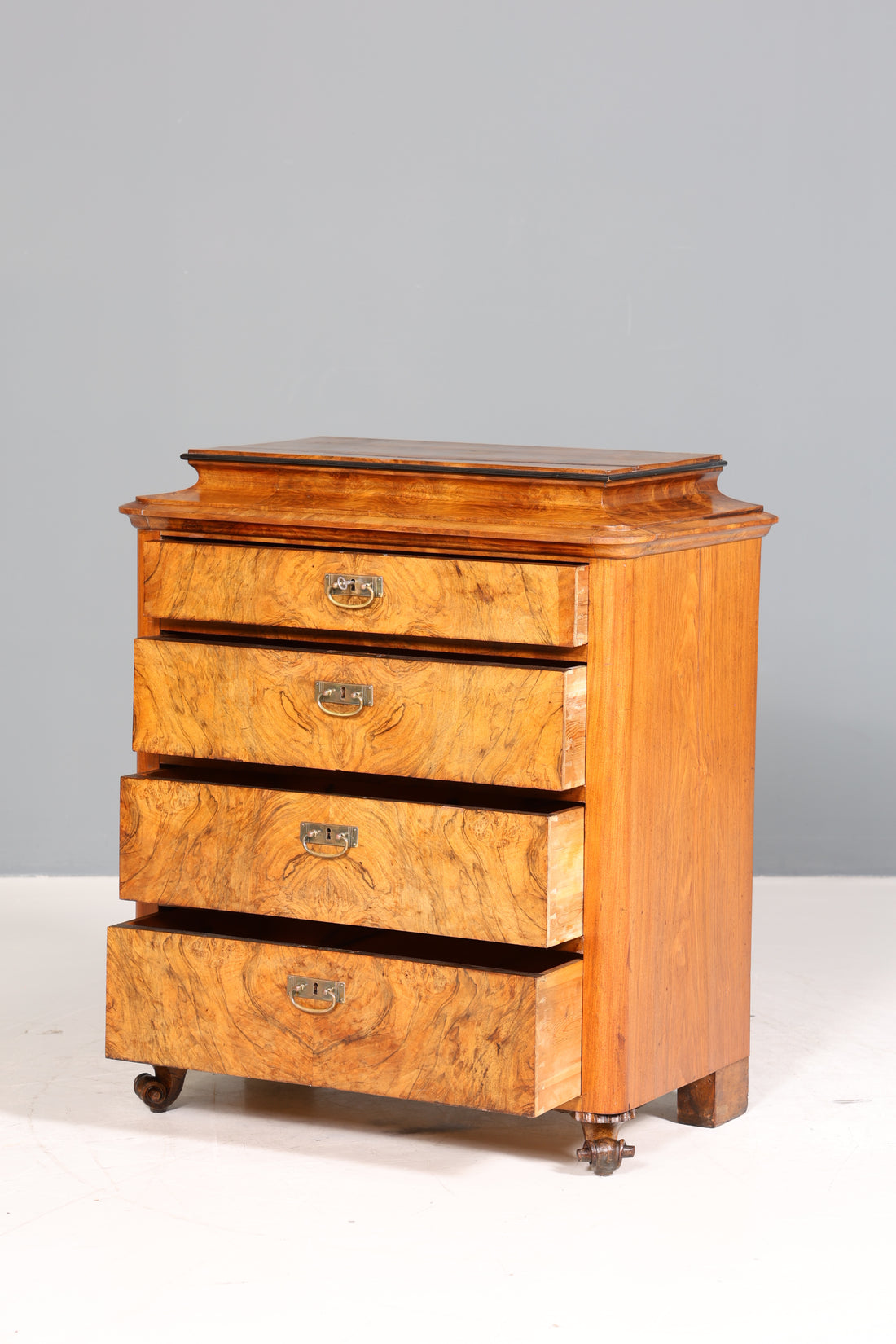 Edle Louis Philippe Kommode Nussbaum Gründerzeit Schubladenkommode um 1890