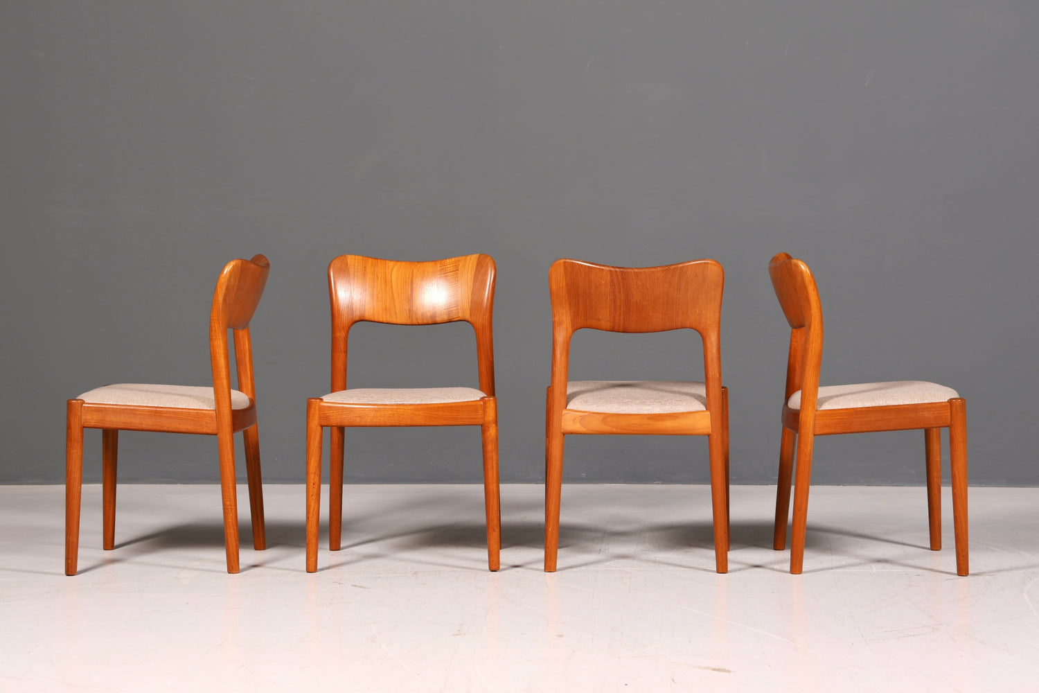 4x Edle Mid Century Stühle der Marke Niels Koefoed Koefoeds Hornslet Modell 177 Teak Stuhlset Danish Design Esszimmerstühle Küchenstühle