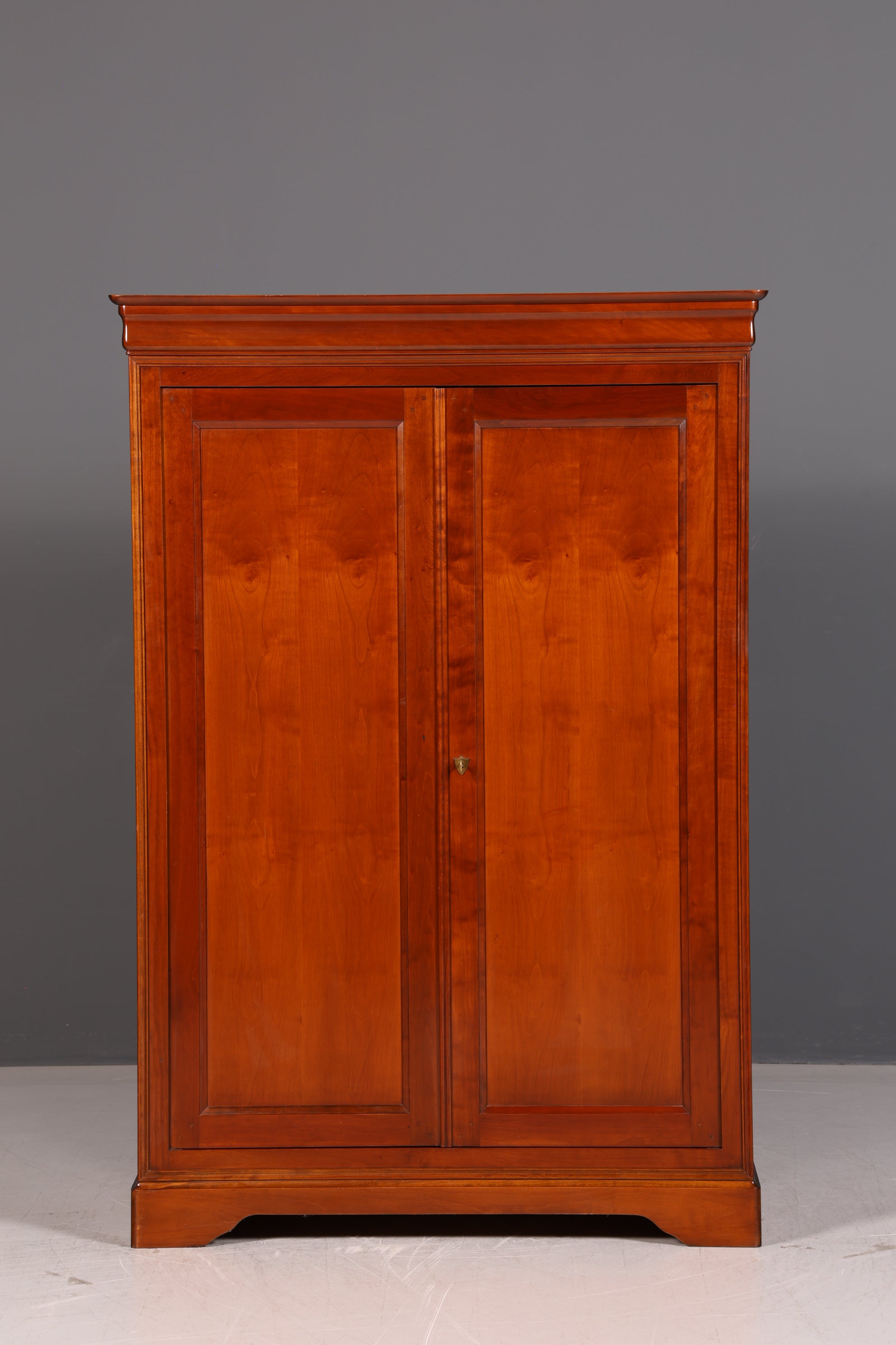 Edler Original Selva Kleiderschrank Kirschholz Dielenschrank Schlafzimmerschrank Wäscheschrank Italienische Möbel Vintage