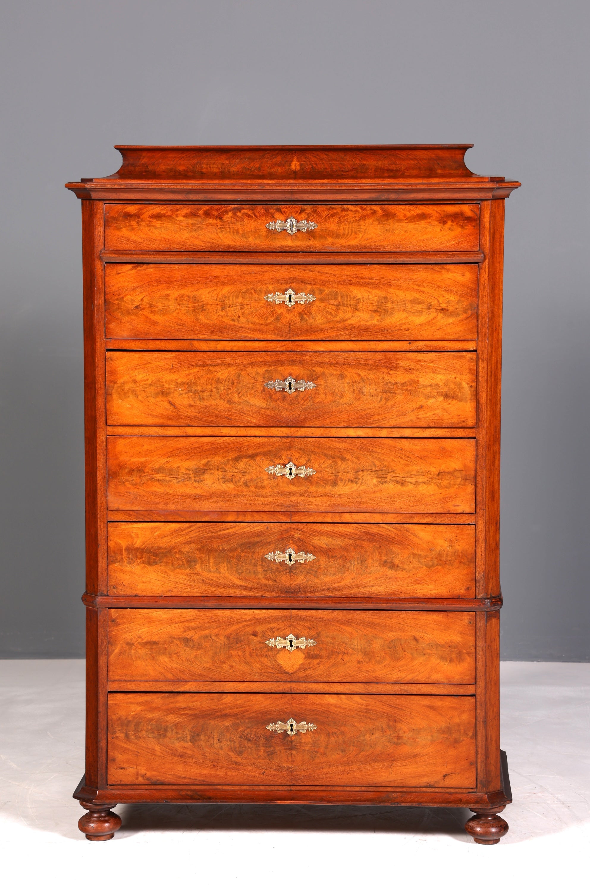 Wunderschöne Louis Philippe Chiffoniere um 1880 Gründerzeit Nussbaum Vertiko Schrank Semainier