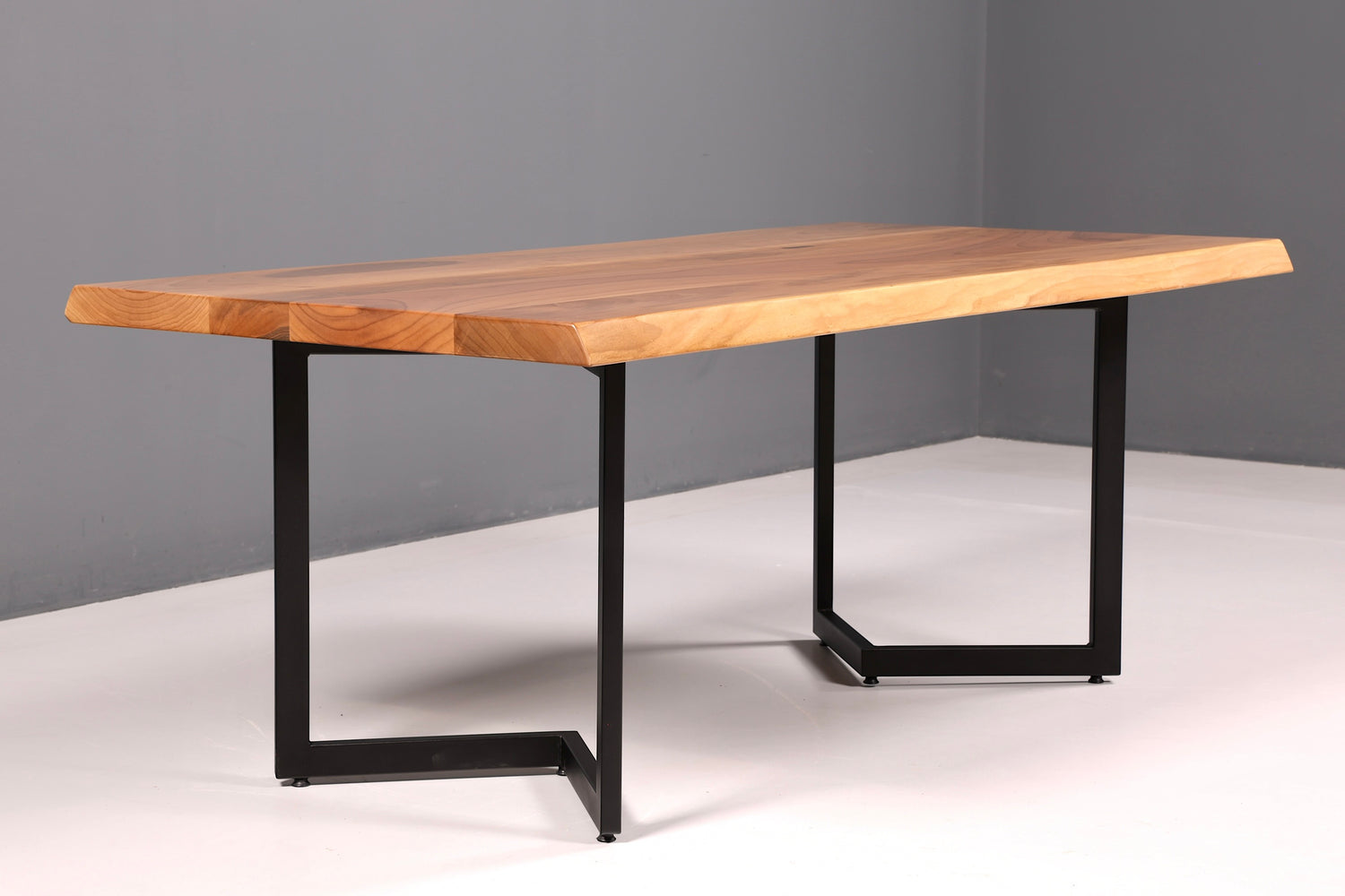Traumhafter Nussbaum Tisch 200cm-100cm Esszimmer Tisch Baumkanten Platte Massiv Holz Küchentisch