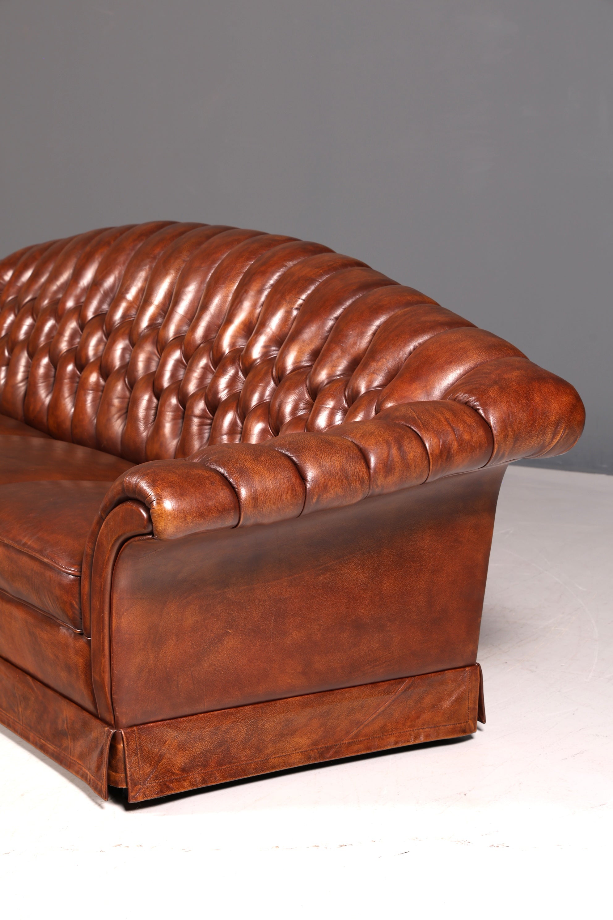 G447 Finish Wunderschönes Original Chesterfield Sofa 3- Sitzer echt Leder Oxblood Couch Englisch (Kopie)