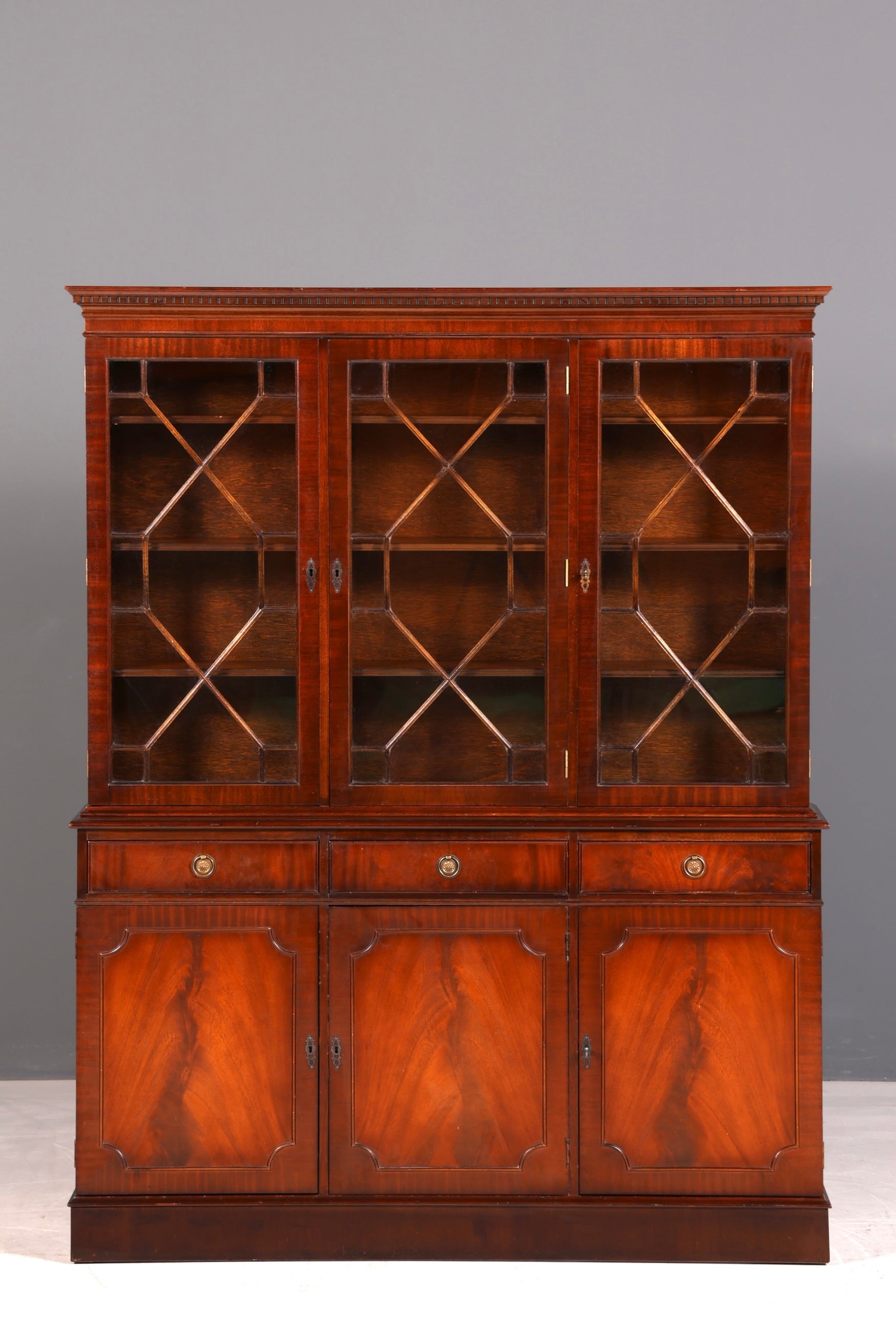 Wunderschöne Englische Vitrine Bibliothek Bücherschrank UK Buffet Schrank 60s Jahre