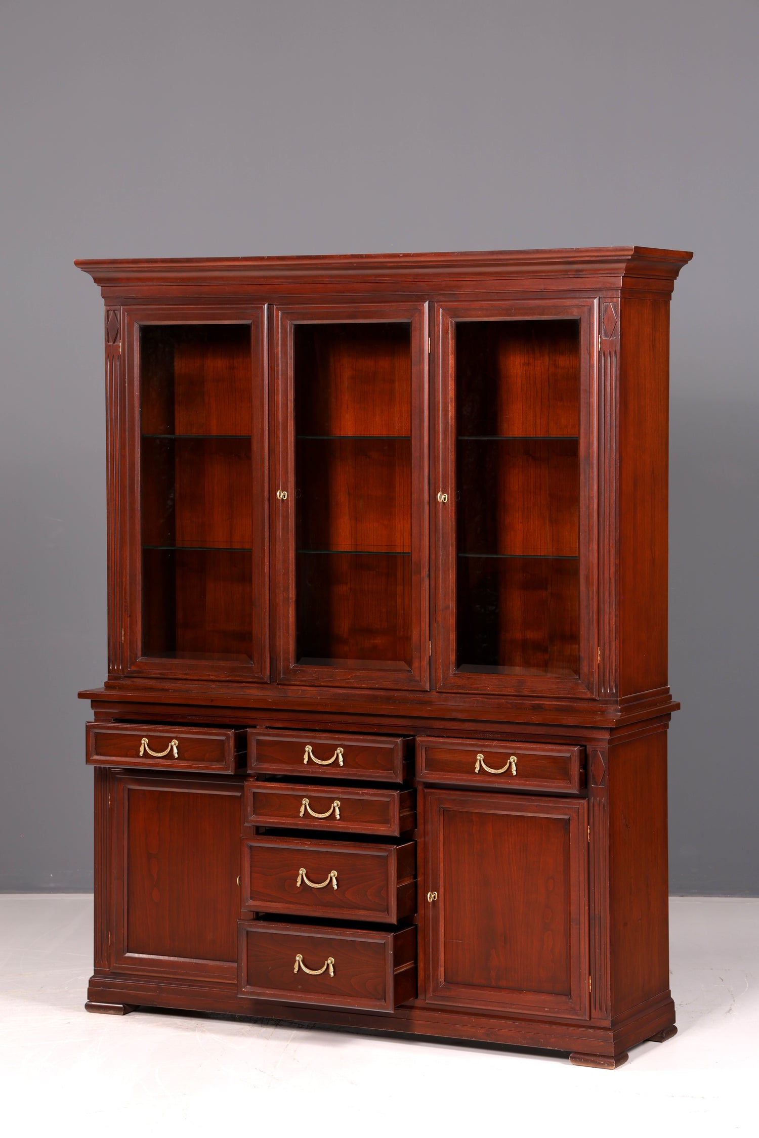 Wunderschöne Original Selva Vitrine Villa Borghese Antik Stil massiv Holz Buffet Schrank Bibliothek