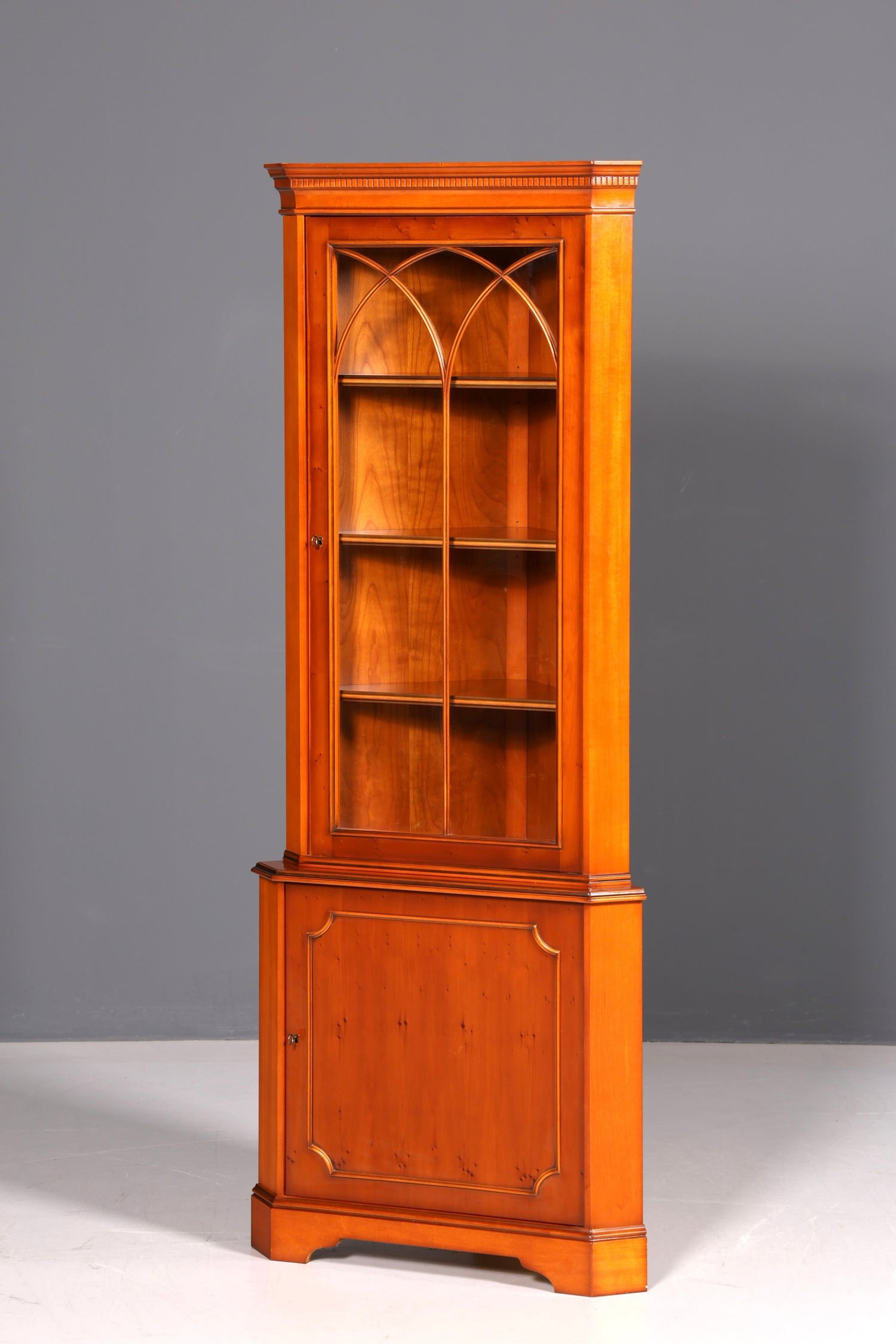 Wunderschöne Englische Eckvitrine Antik 60s Echt Holz Schrank Eckschrank Glasvitrine Vitrine